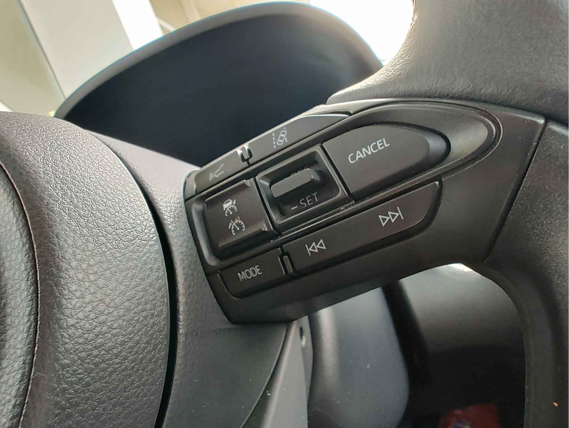 Toyota Yaris Cross 1.5 HYBRID EXECUTIVE Keyless | Dodehoeksens. | JBL | Panoramadak - 26/42