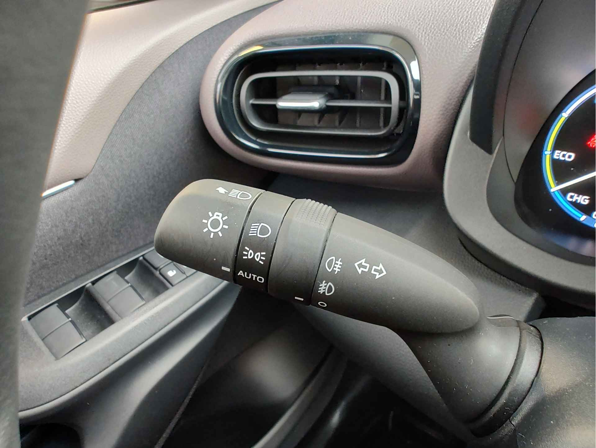 Toyota Yaris Cross 1.5 HYBRID EXECUTIVE Keyless | Dodehoeksens. | JBL | Panoramadak - 31/42