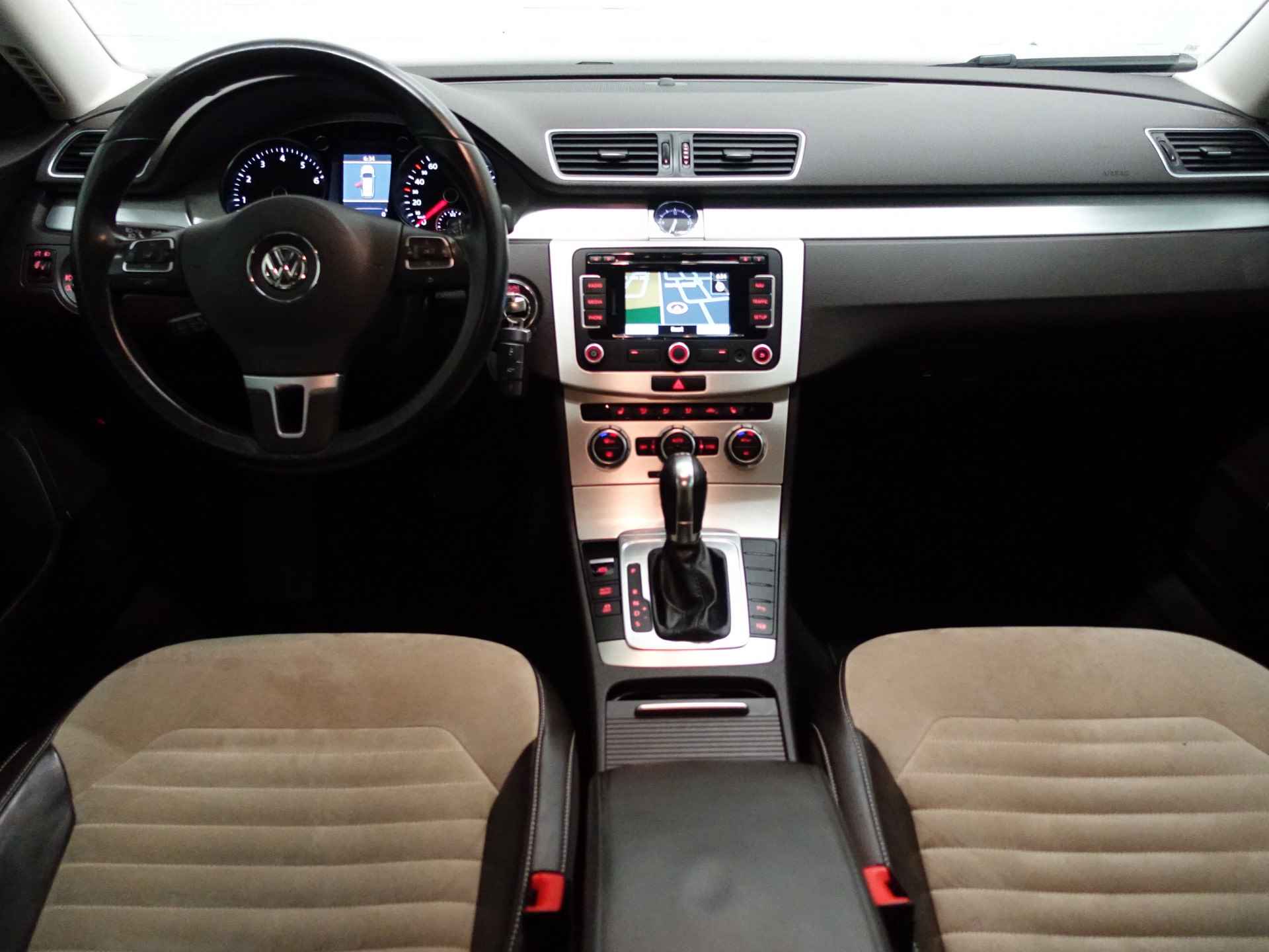 Volkswagen Passat Variant 1.8 TSI R-Line 161Pk Dsg7- Bi Coulor leder, Park assist, Navi, Xenon Led, - 6/33