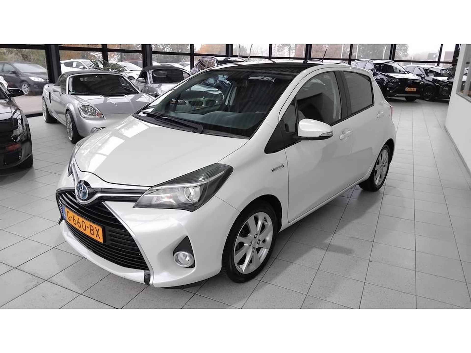 Toyota Yaris 1.5 Hybrid Dynamic Panorama Navi Keyless - 4/27