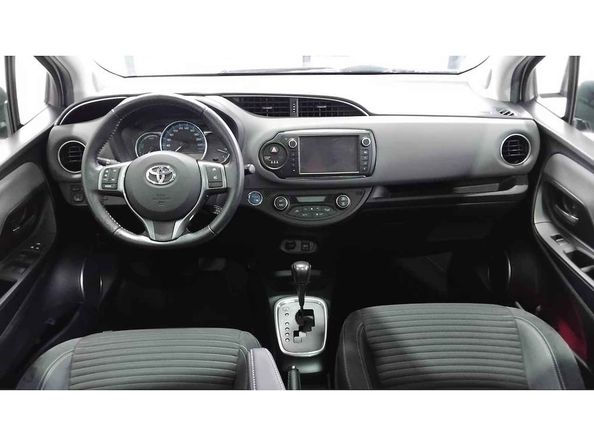 Toyota Yaris 1.5 Hybrid Dynamic Panorama Navi Keyless - 8/27