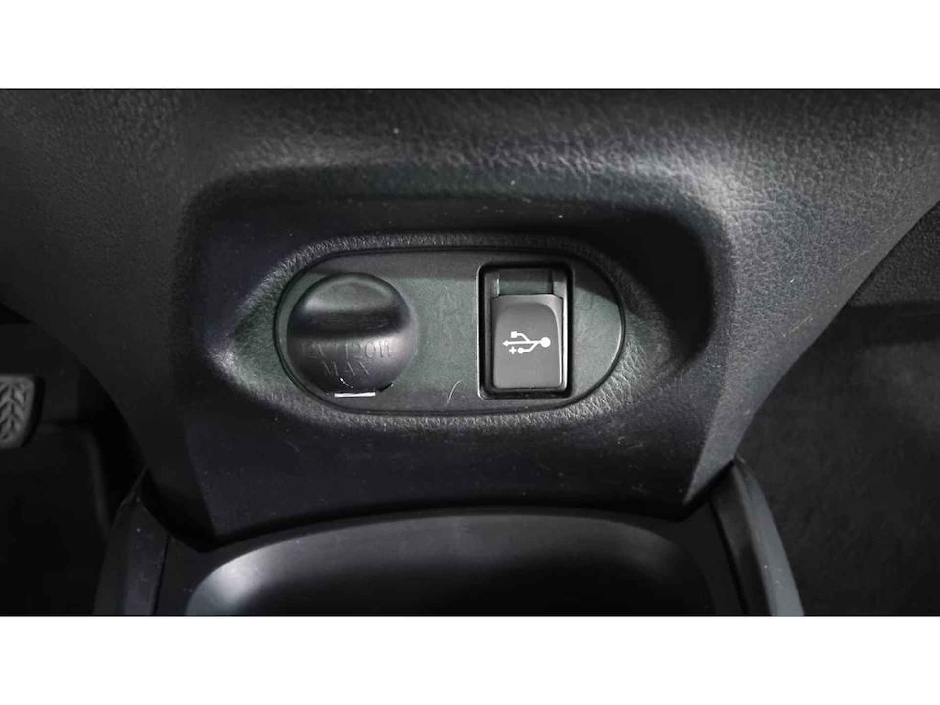 Toyota Yaris 1.5 Hybrid Dynamic Panorama Navi Keyless - 19/27