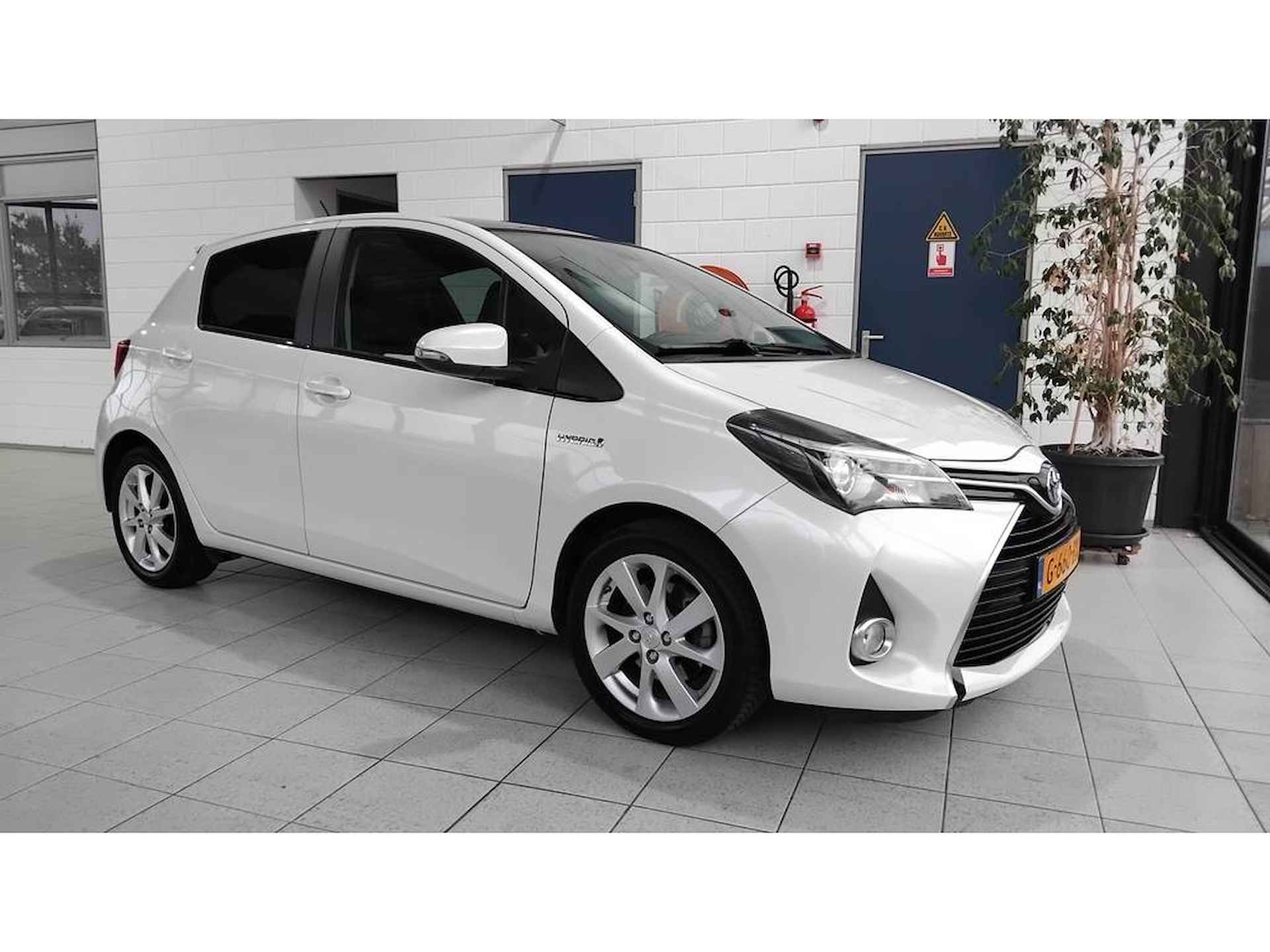 Toyota Yaris 1.5 Hybrid Dynamic Panorama Navi Keyless - 27/27