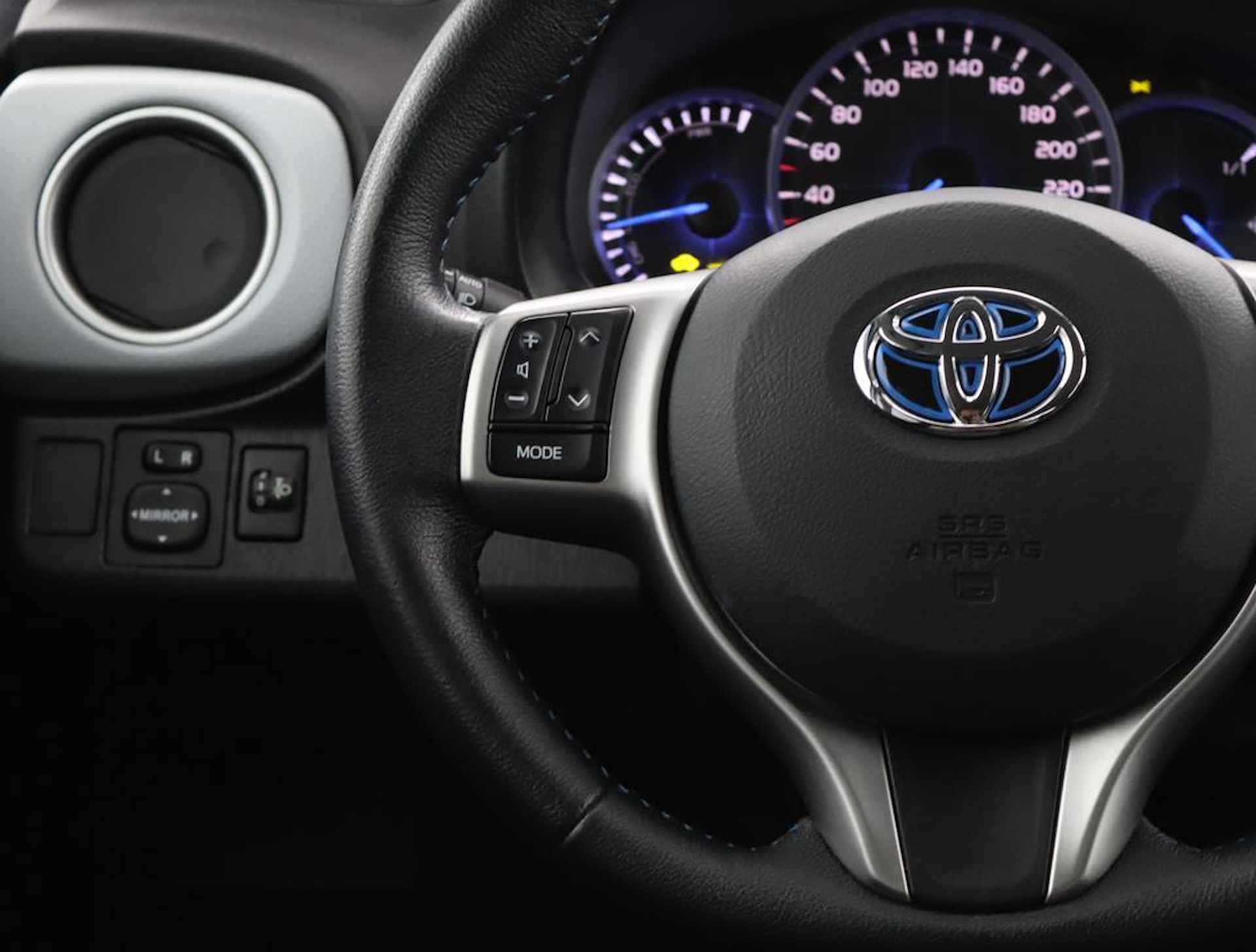 Toyota Yaris 1.5 Full Hybrid Aspiration | Climate control | Parkeercamera | Keyless entry en start | Lichtmetalen velgen | - 19/55