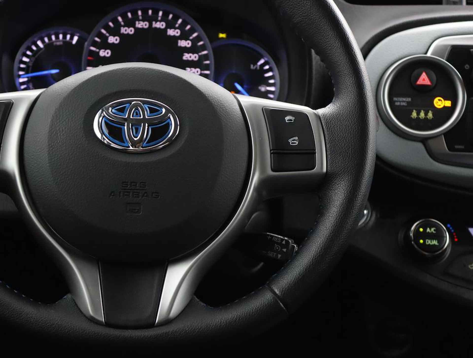 Toyota Yaris 1.5 Full Hybrid Aspiration | Climate control | Parkeercamera | Keyless entry en start | Lichtmetalen velgen | - 21/55