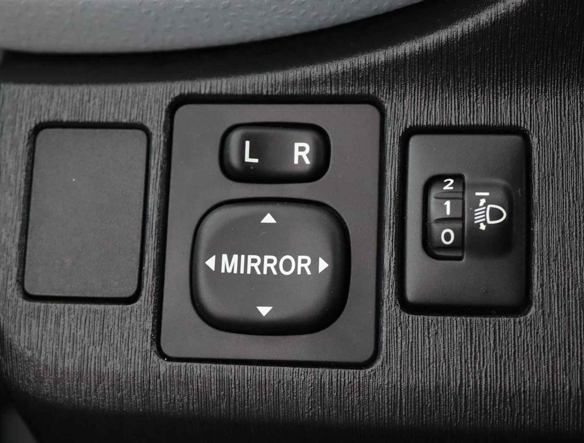 Toyota Yaris 1.5 Full Hybrid Aspiration | Climate control | Parkeercamera | Keyless entry en start | Lichtmetalen velgen | - 29/55