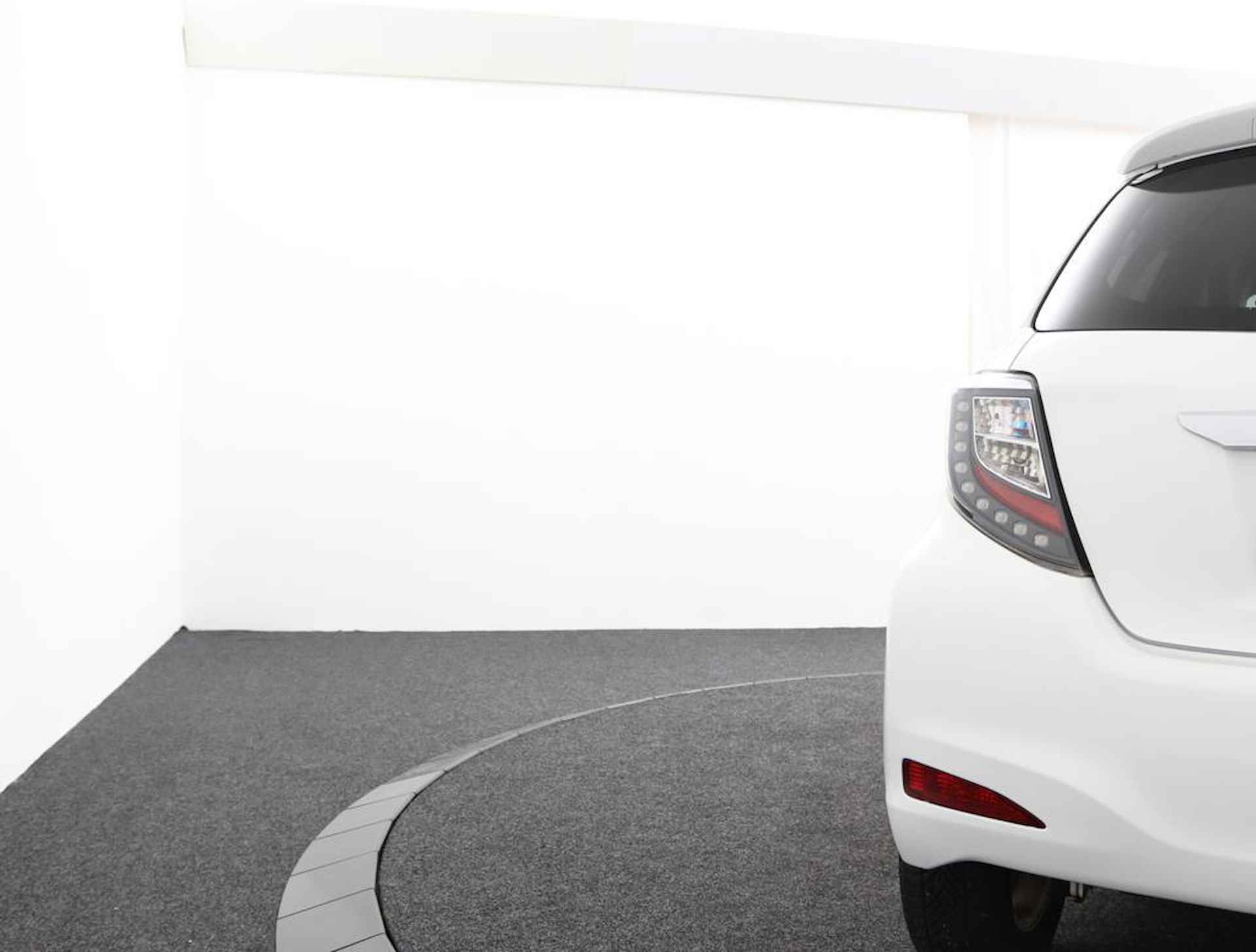 Toyota Yaris 1.5 Full Hybrid Aspiration | Climate control | Parkeercamera | Keyless entry en start | Lichtmetalen velgen | - 39/55