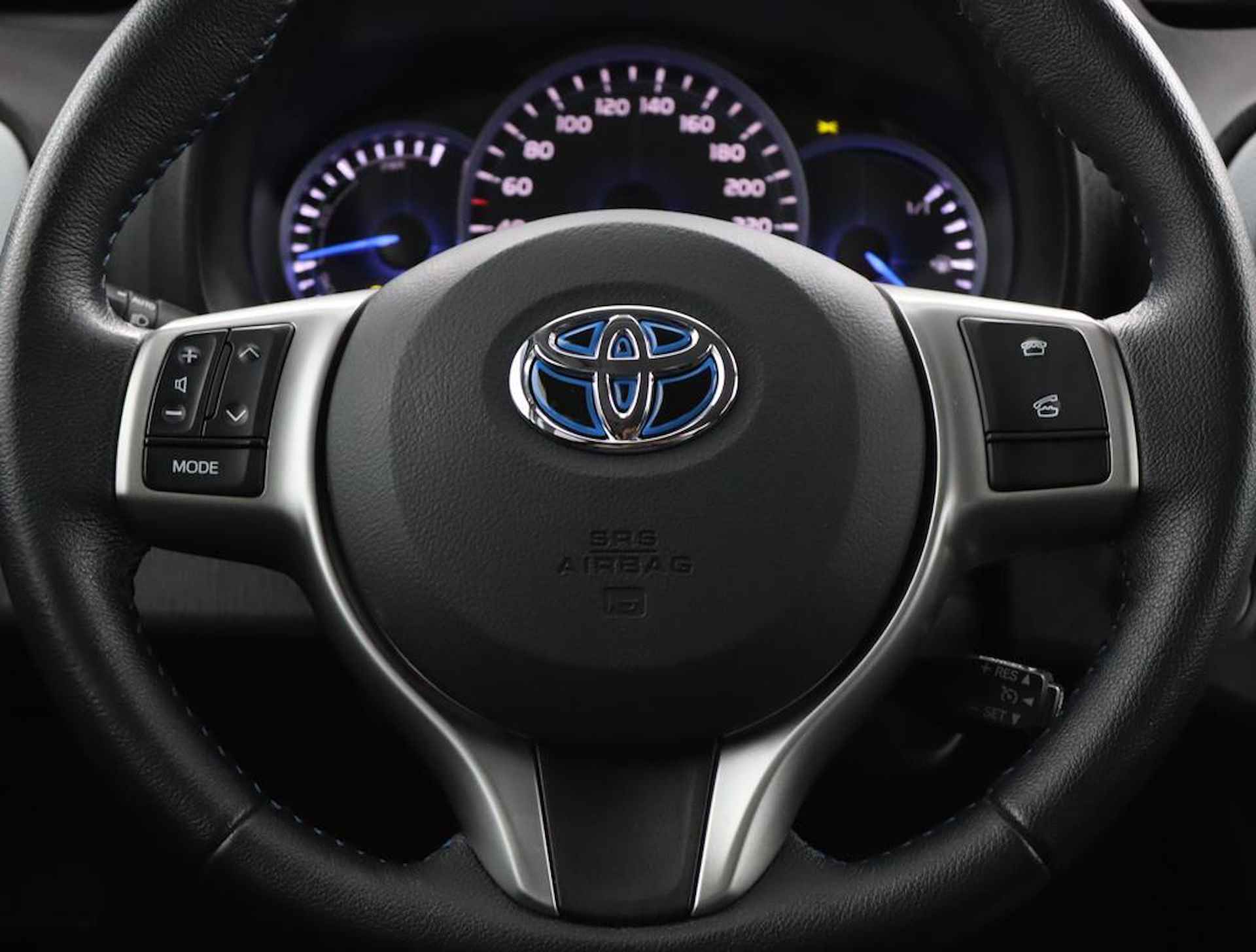 Toyota Yaris 1.5 Full Hybrid Aspiration | Climate control | Parkeercamera | Keyless entry en start | Lichtmetalen velgen | - 53/55
