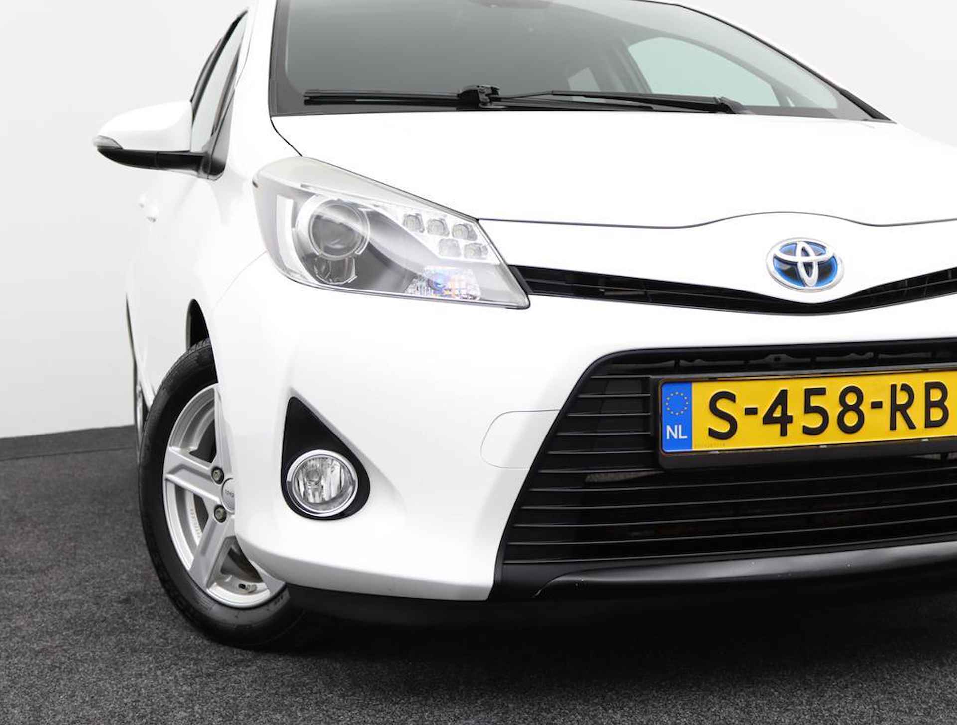 Toyota Yaris 1.5 Full Hybrid Aspiration | Climate control | Parkeercamera | Keyless entry en start | Lichtmetalen velgen | - 54/55