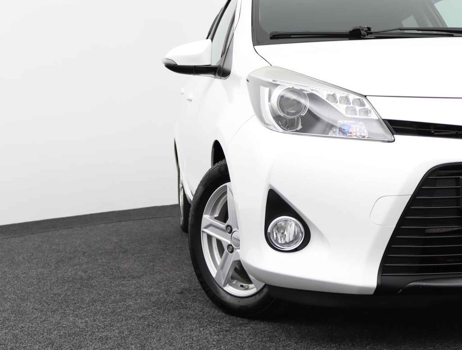 Toyota Yaris 1.5 Full Hybrid Aspiration | Climate control | Parkeercamera | Keyless entry en start | Lichtmetalen velgen | - 55/55