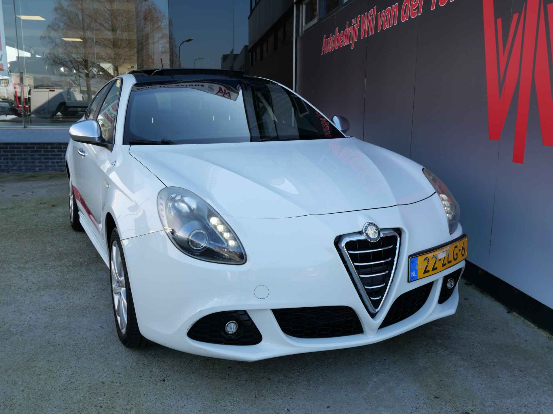 Alfa Romeo Giulietta 1.4T BUSINESS EXECUTIVE | AUTOMAAT | PANORAMADAK | TREKHAAK | CRUISE | RIEM V.V. - 3/24