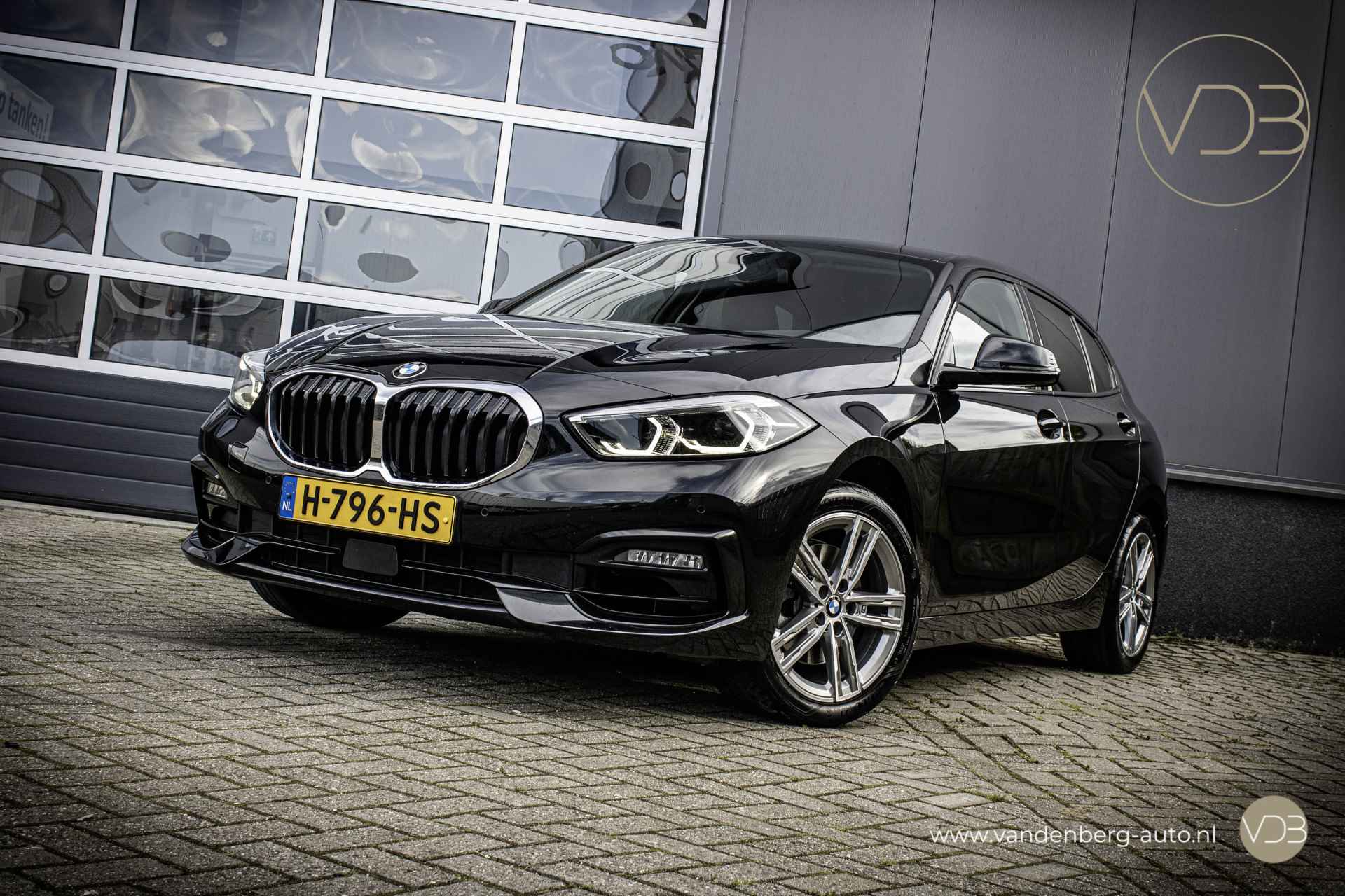 BMW 1-serie 118i AUT Executive Edition LED VIRTUAL Origineel NL - 1/14