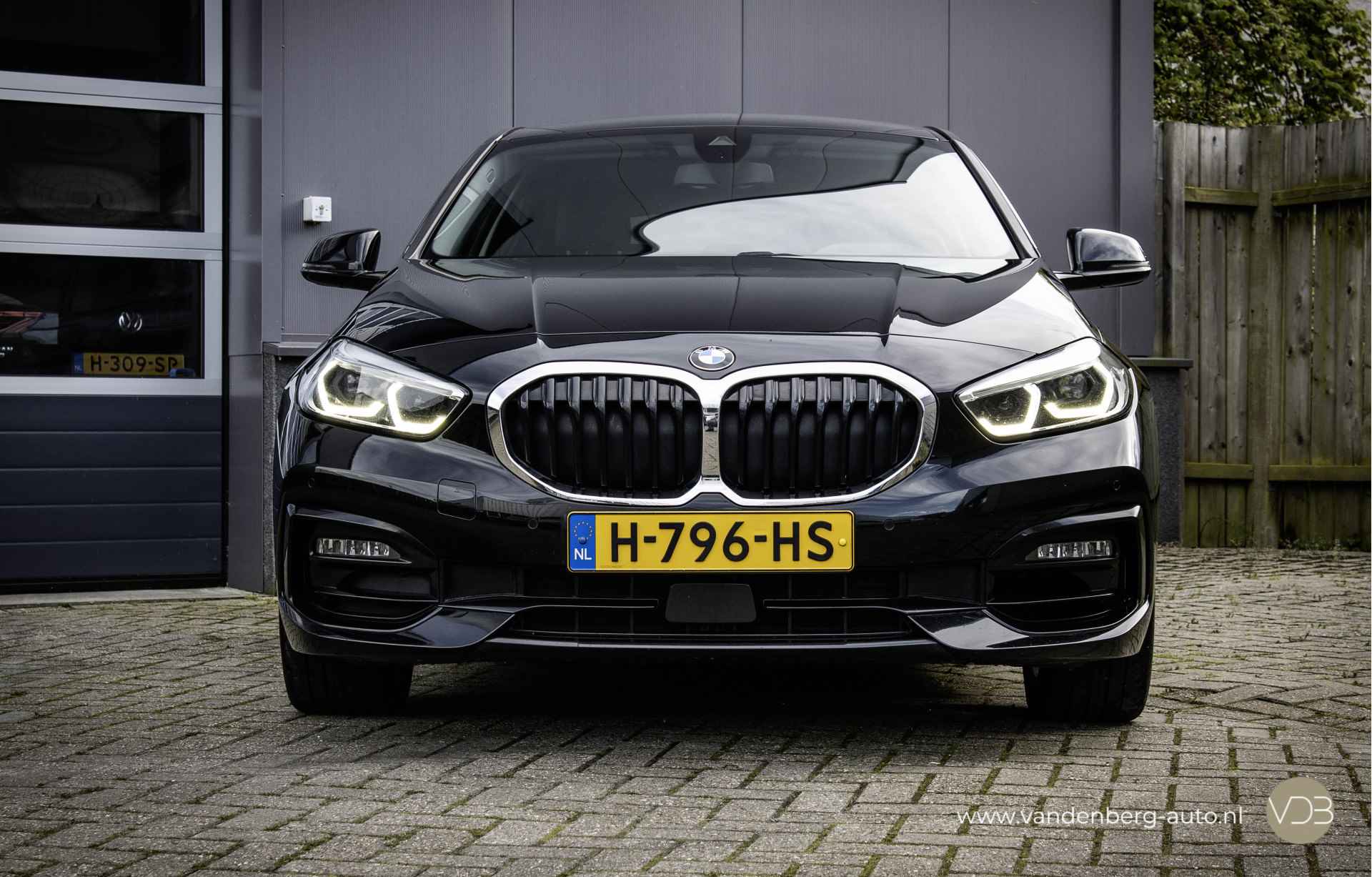 BMW 1-serie 118i AUT Executive Edition LED VIRTUAL Origineel NL - 2/14