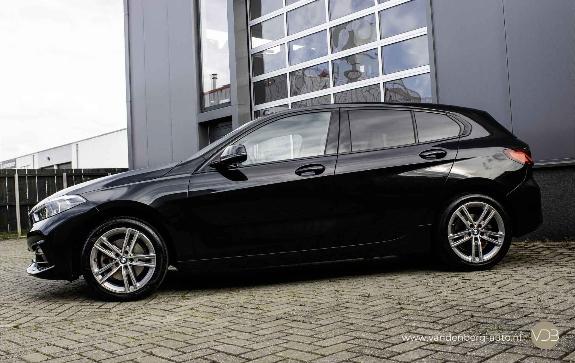 BMW 1-serie 118i AUT Executive Edition LED VIRTUAL Origineel NL - 3/14