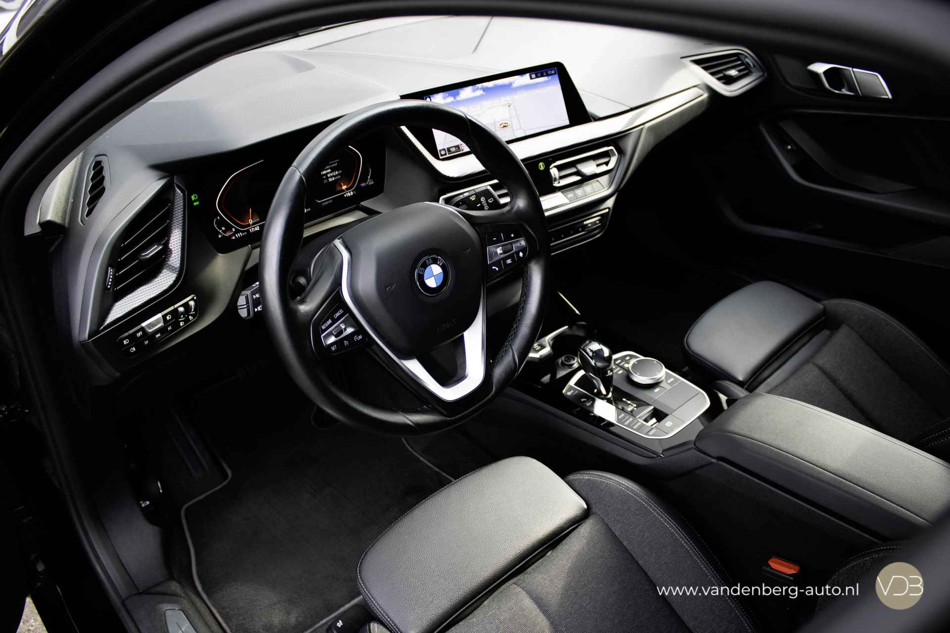 BMW 1-serie 118i AUT Executive Edition LED VIRTUAL Origineel NL - 6/14