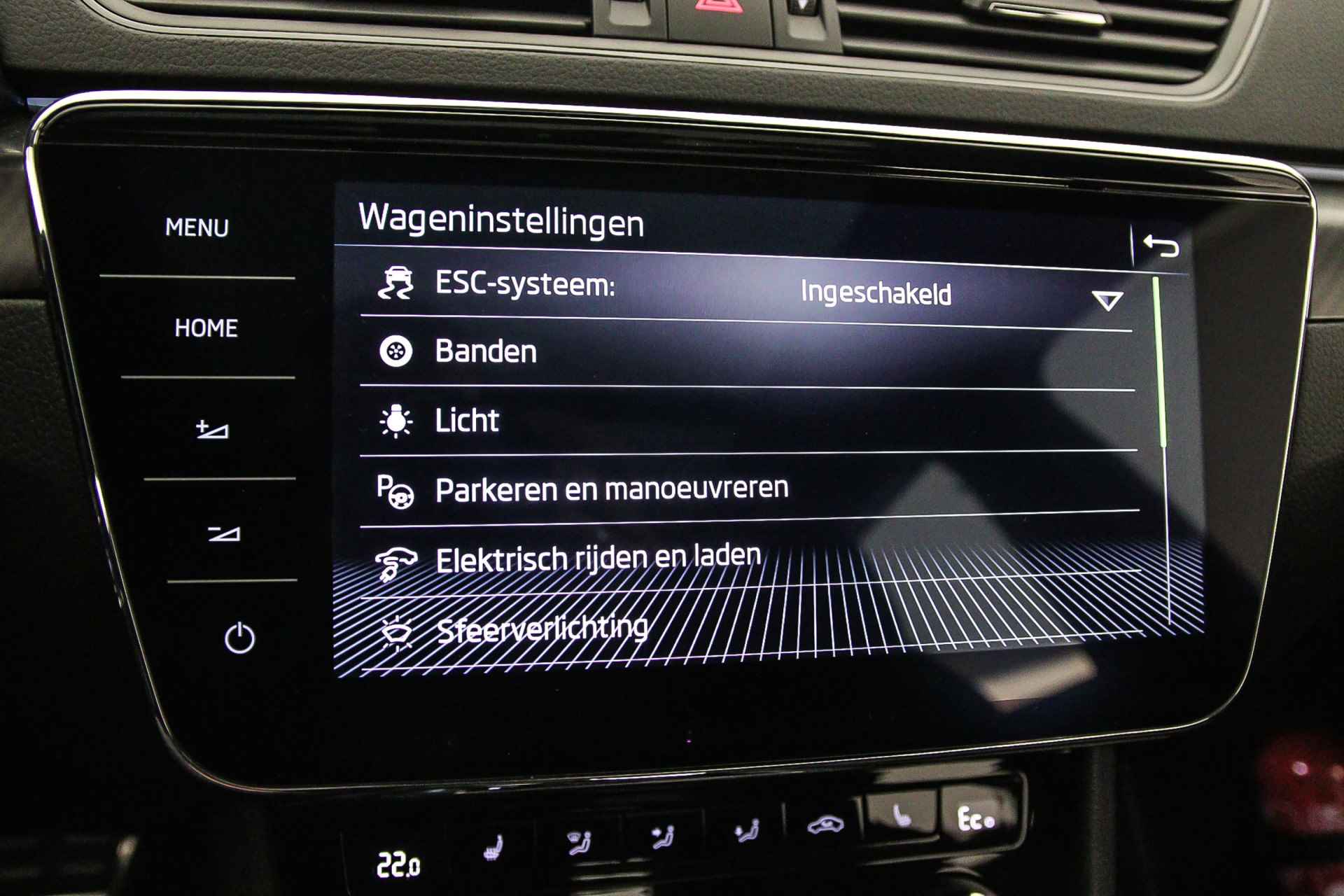 Škoda Superb Combi Sportline Business Edition 1.4 TSI PHEV 218pk DSG Automaat Trekhaak, Panoramadak, Adaptive cruise control, Elektrische achterklep, Navigatie, 360 camera, Stoelverwarming, Verwarmde voorruit, Stuurwiel verwarmd - 31/54