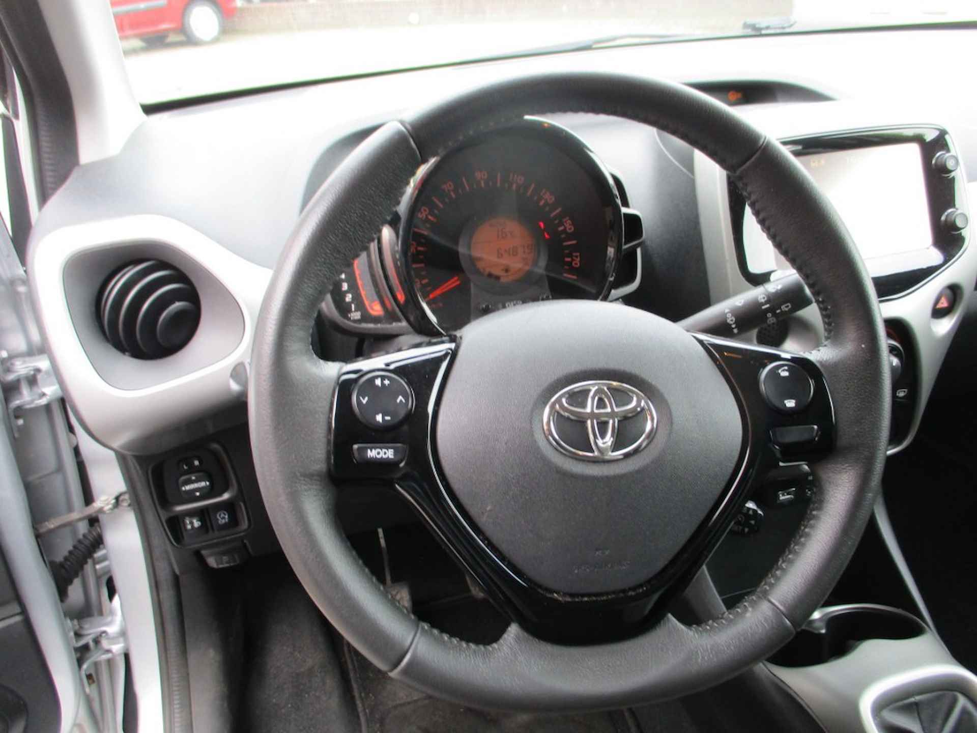 TOYOTA Aygo 1.0 VVT-I X-PLAY Airco A Camera - 9/12