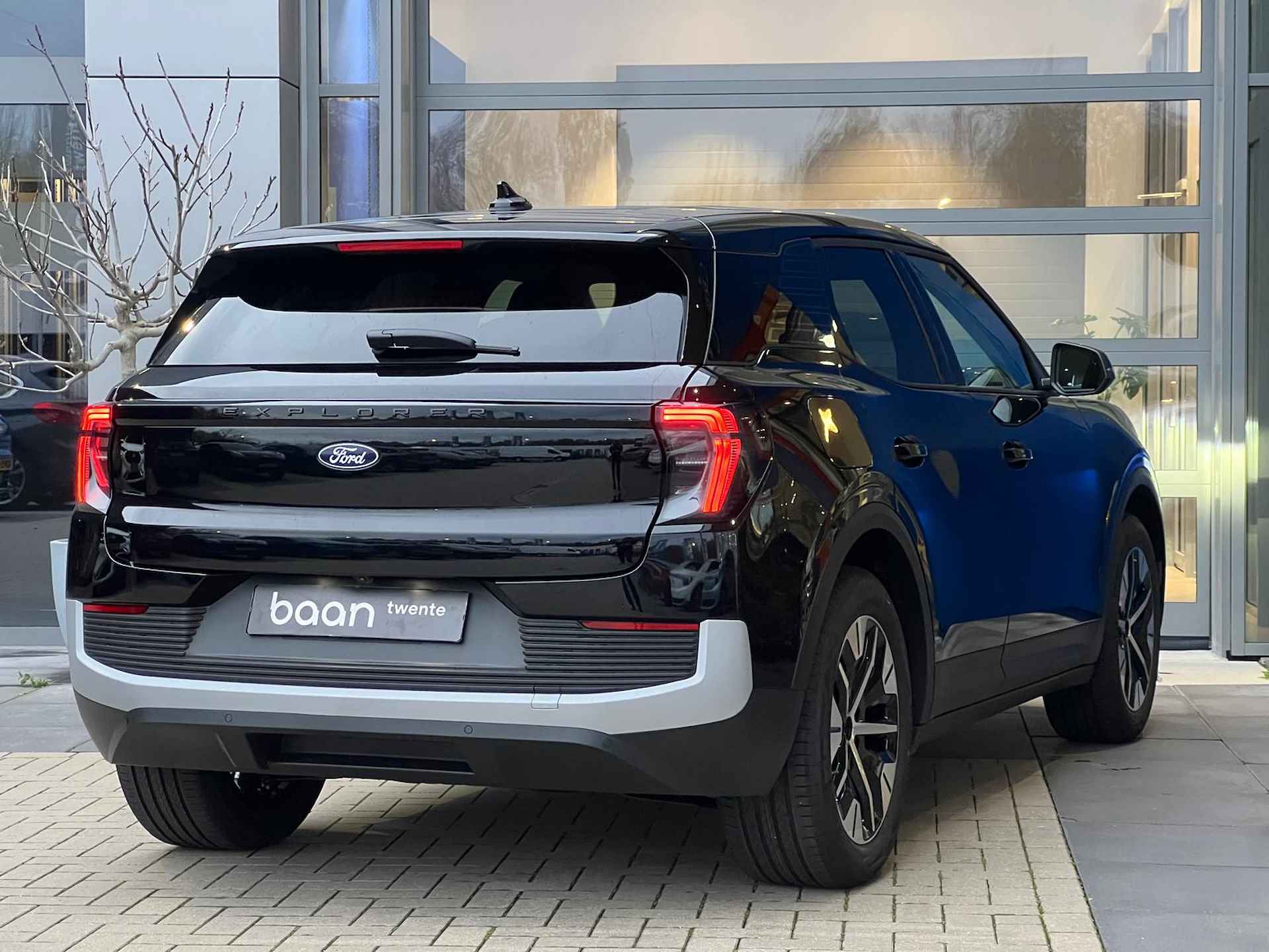 Ford Explorer Extended Range RWD 77 kWh  GRATIS laadpaal (i.c.m. options) Driver ass. pack | All-seasonbanden | Metallic lak Ford options 0,99% | Private lease vanaf €524 | Fordvoordeel €1000,- - 3/29