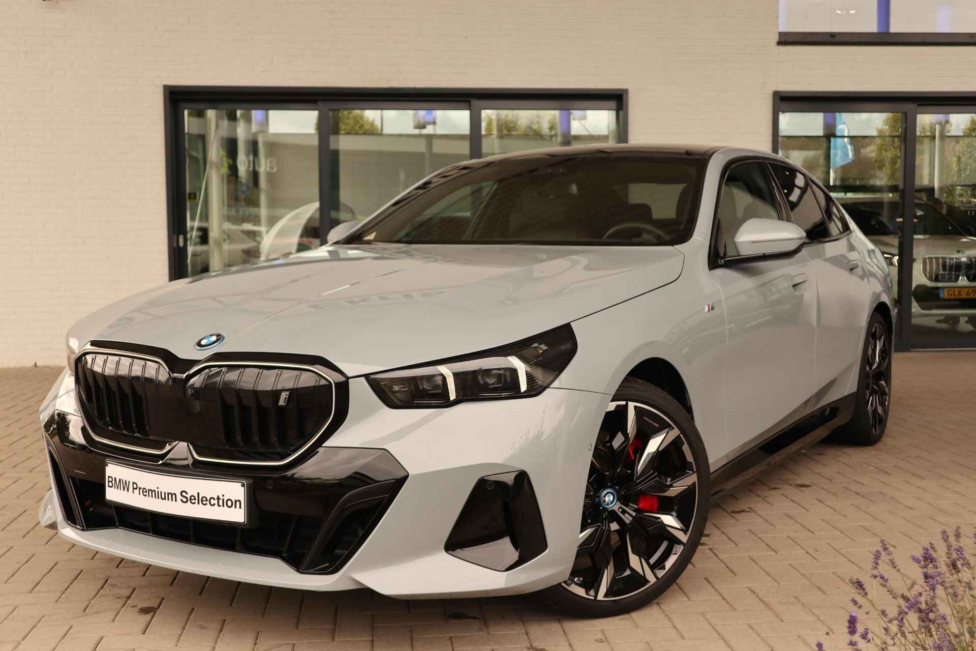 BMW i5 eDrive40 M Sportpakket | Innovation Pack | Comfort Pack | Harman Kardon - 42/42