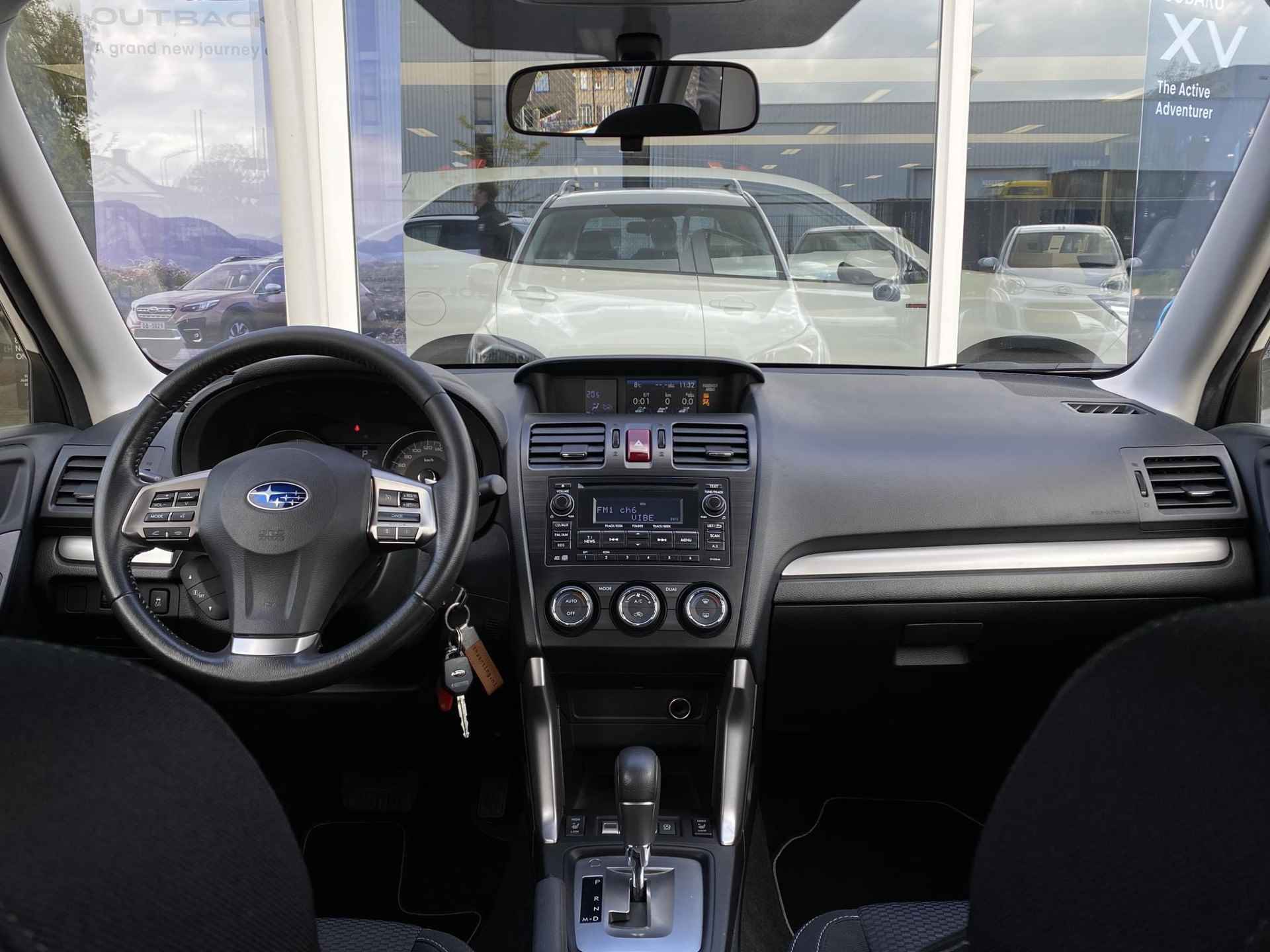 Subaru Forester 2.0 Luxury | Stoelverwarming voor | Cruise control | Achteruitrijcamera | Climate control | Bluetooth | Trekhaak | - 4/35