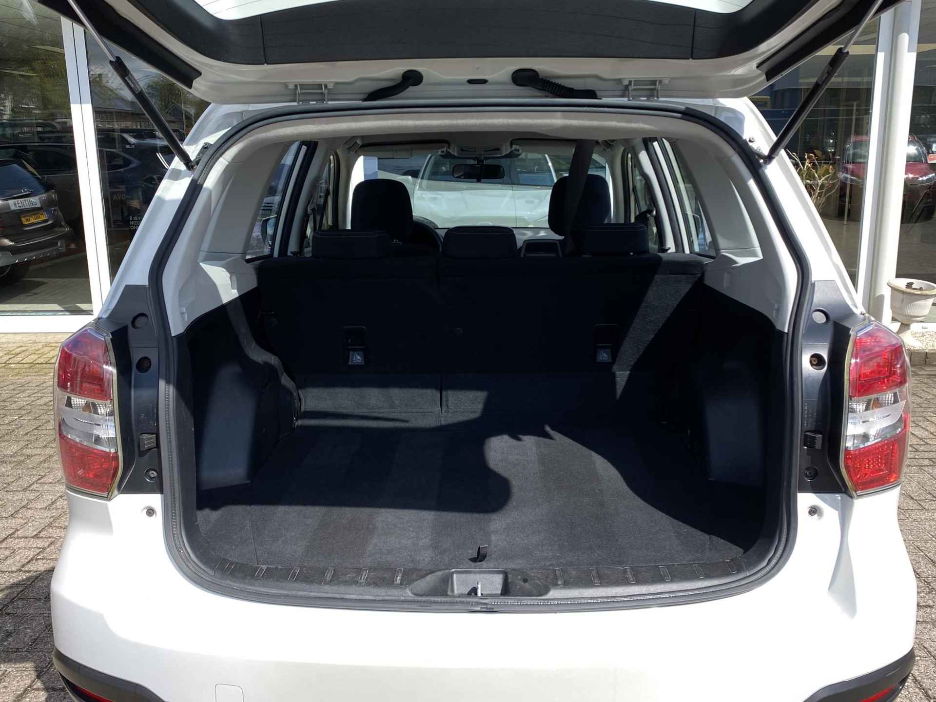 Subaru Forester 2.0 Luxury | Stoelverwarming voor | Cruise control | Achteruitrijcamera | Climate control | Bluetooth | Trekhaak | - 9/35