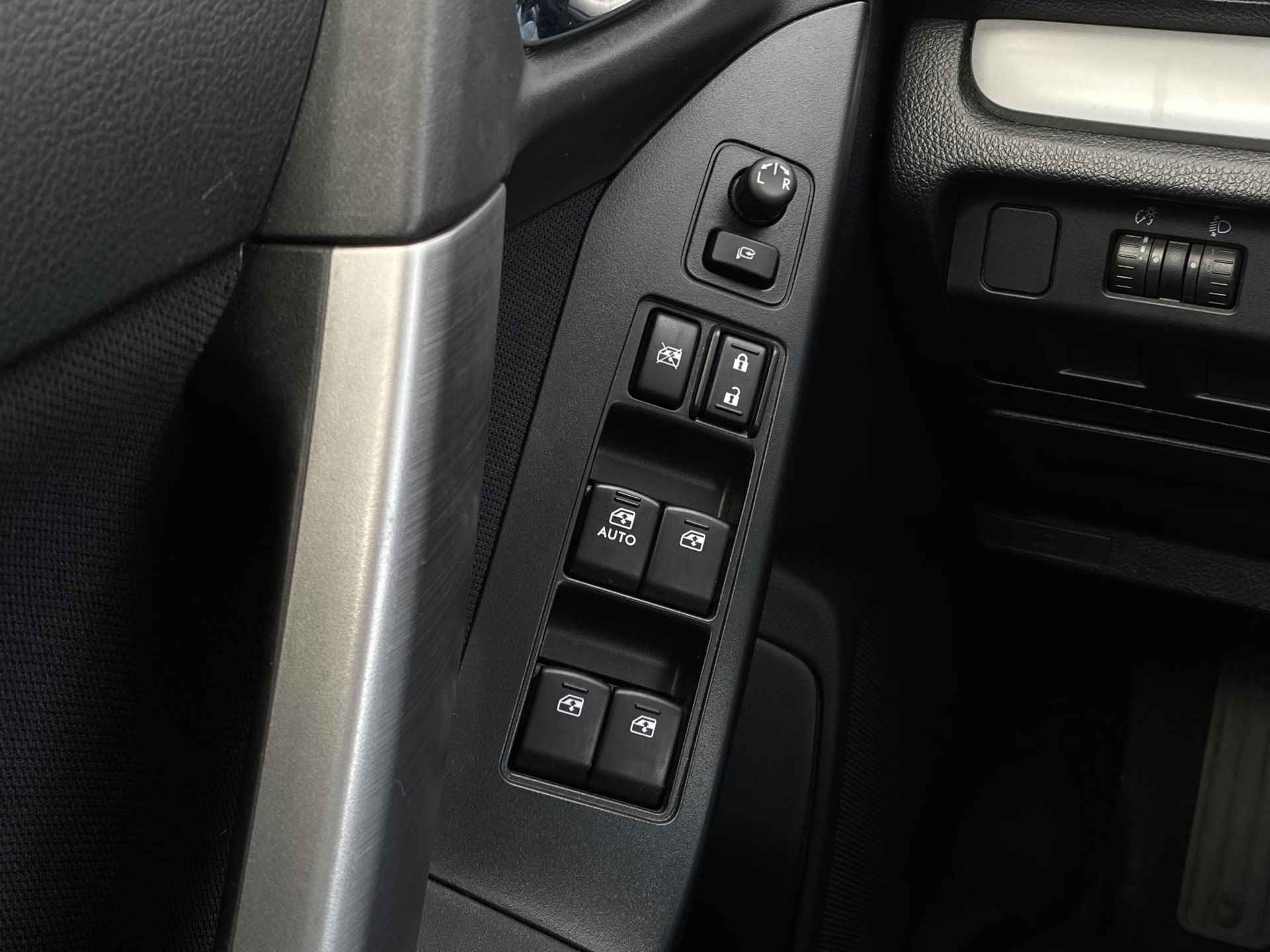 Subaru Forester 2.0 Luxury | Stoelverwarming voor | Cruise control | Achteruitrijcamera | Climate control | Bluetooth | Trekhaak | - 18/35