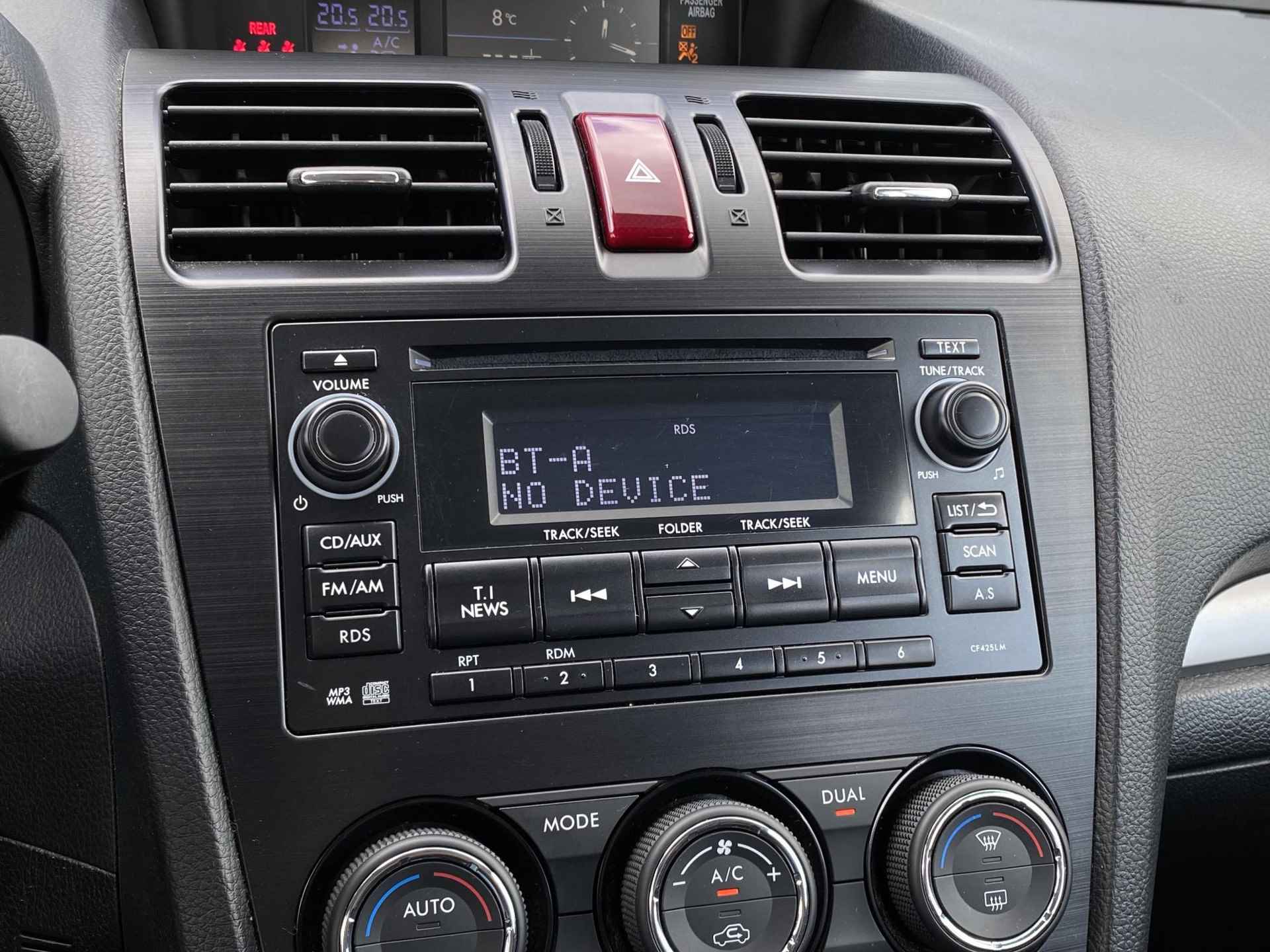 Subaru Forester 2.0 Luxury | Stoelverwarming voor | Cruise control | Achteruitrijcamera | Climate control | Bluetooth | Trekhaak | - 25/35