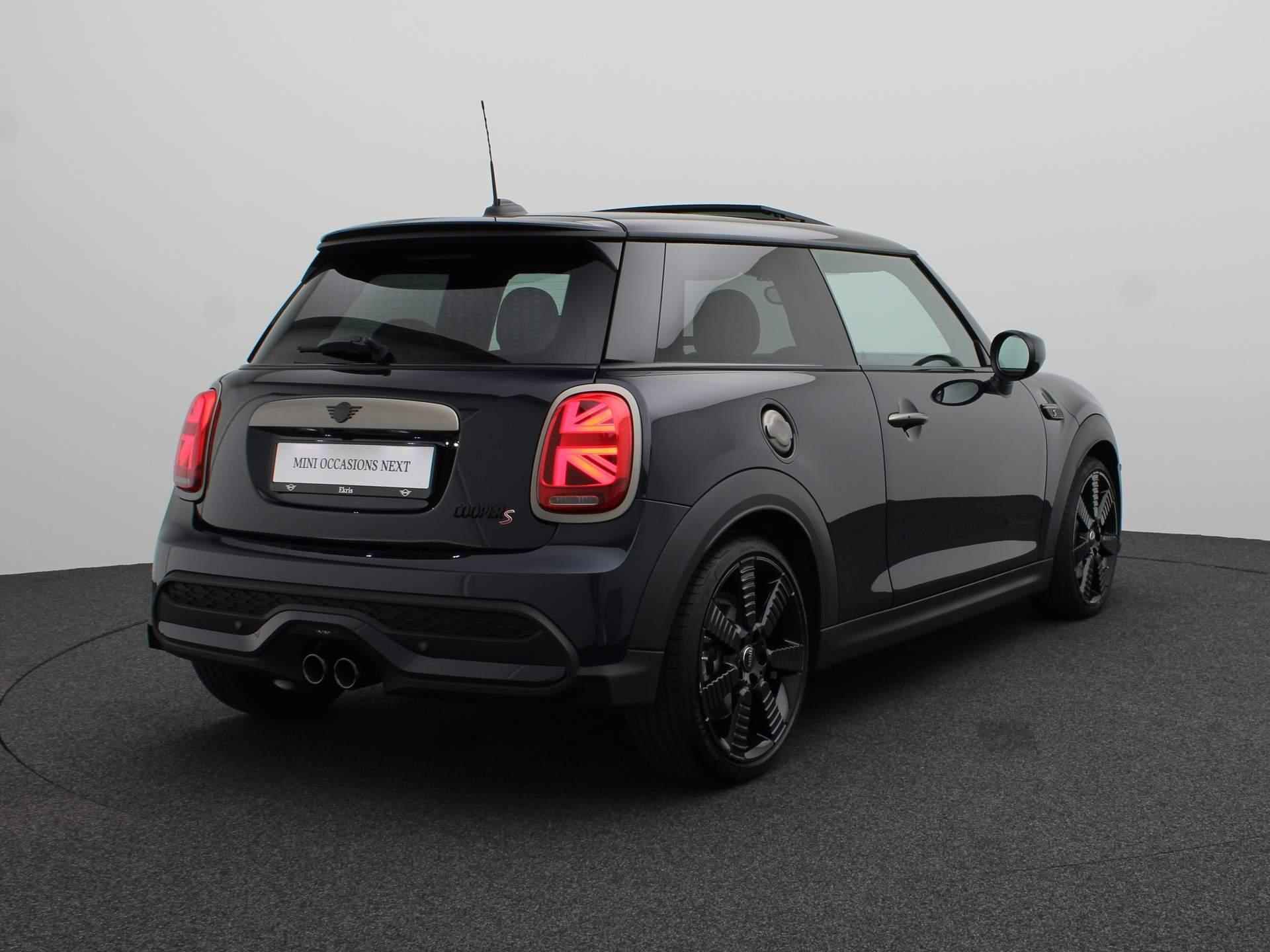 MINI 3-Deurs Cooper S Resolute Edition + Premium Plus Pakket + Glazen panoramadak + Harman-Kardon + Achteruitrijcamera + LED +18'' - 2/24