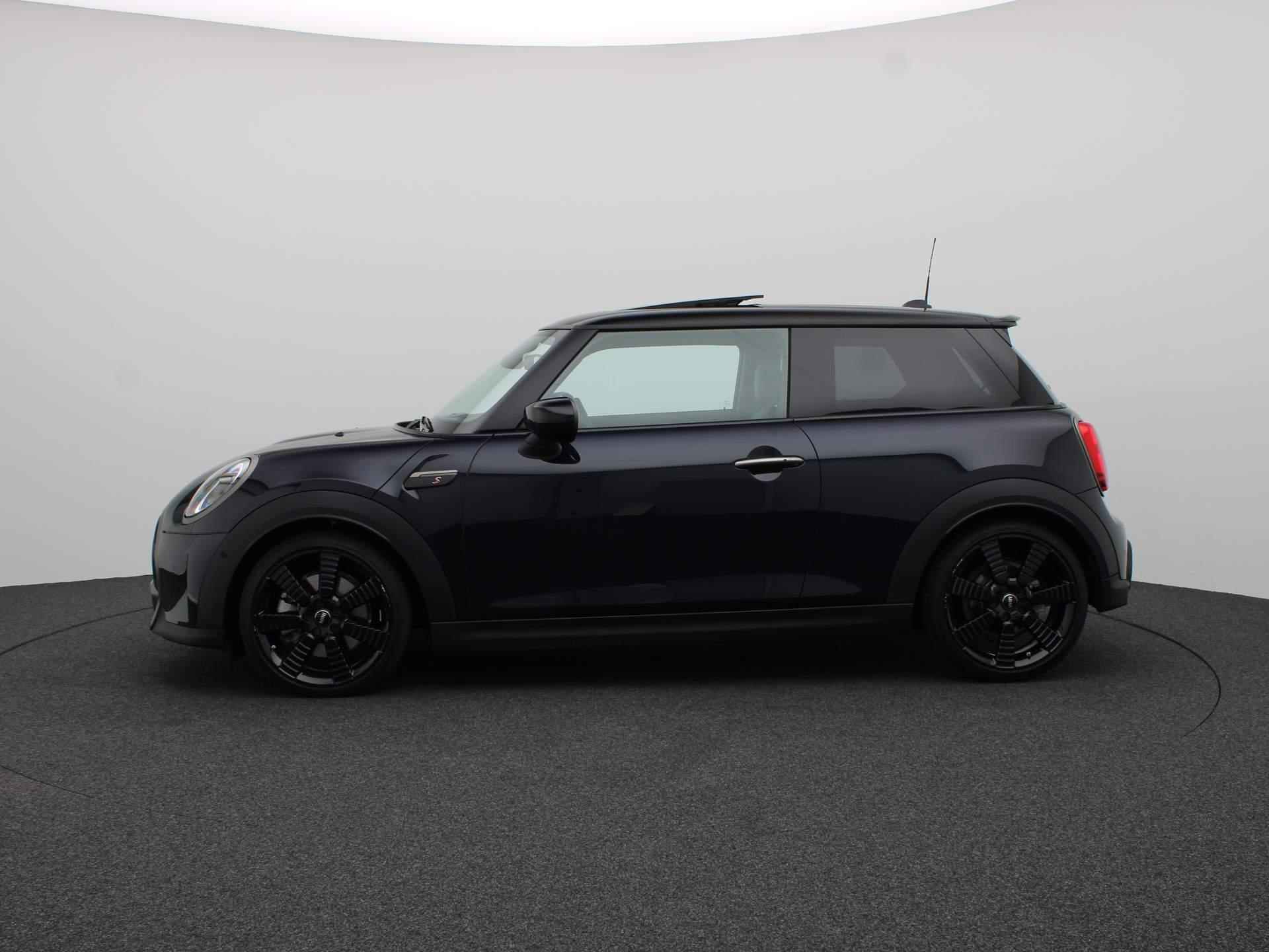 MINI 3-Deurs Cooper S Resolute Edition + Premium Plus Pakket + Glazen panoramadak + Harman-Kardon + Achteruitrijcamera + LED +18'' - 4/24