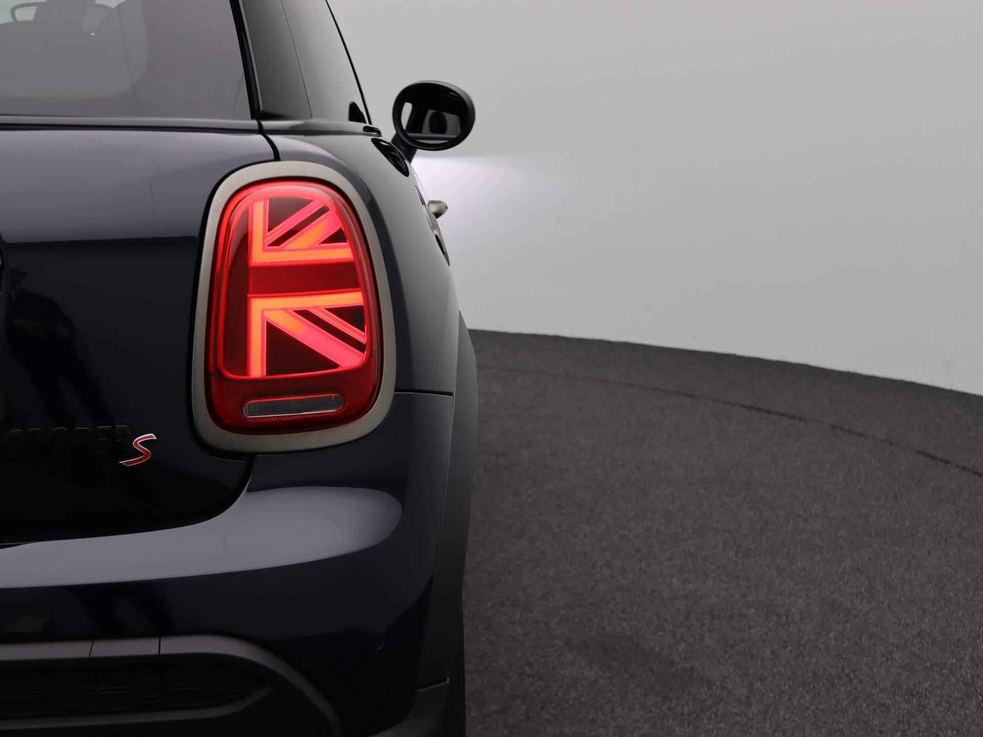 MINI 3-Deurs Cooper S Resolute Edition + Premium Plus Pakket + Glazen panoramadak + Harman-Kardon + Achteruitrijcamera + LED +18'' - 23/24