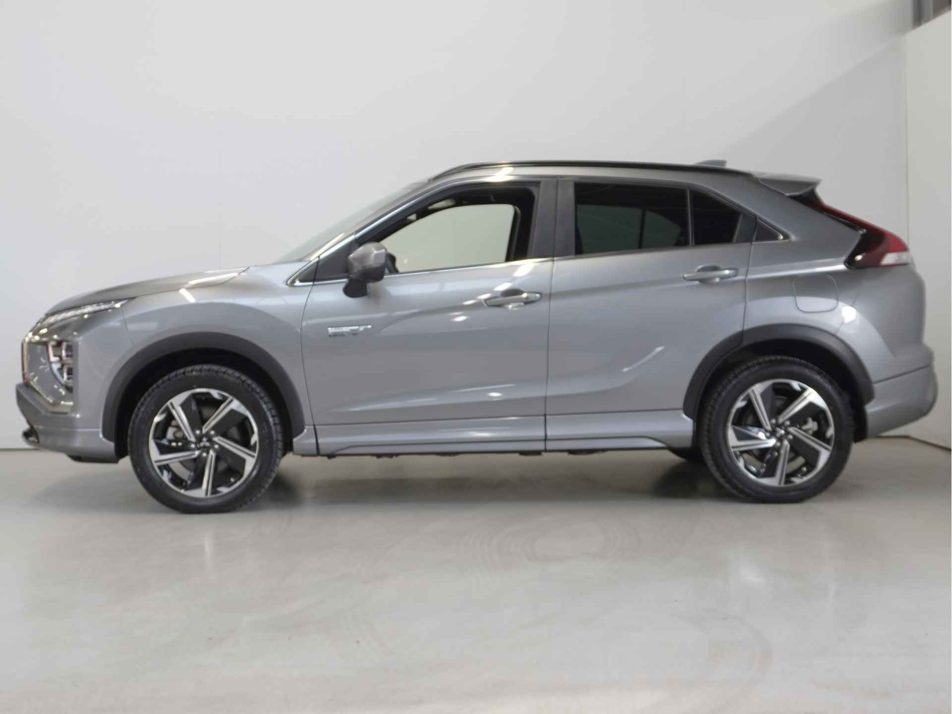 Mitsubishi Eclipse Cross 2.4 PHEV Executive | Navi | Stoel- Stuurverwarming | 360 camera | Garantie tot 13-12-2031! - 4/53