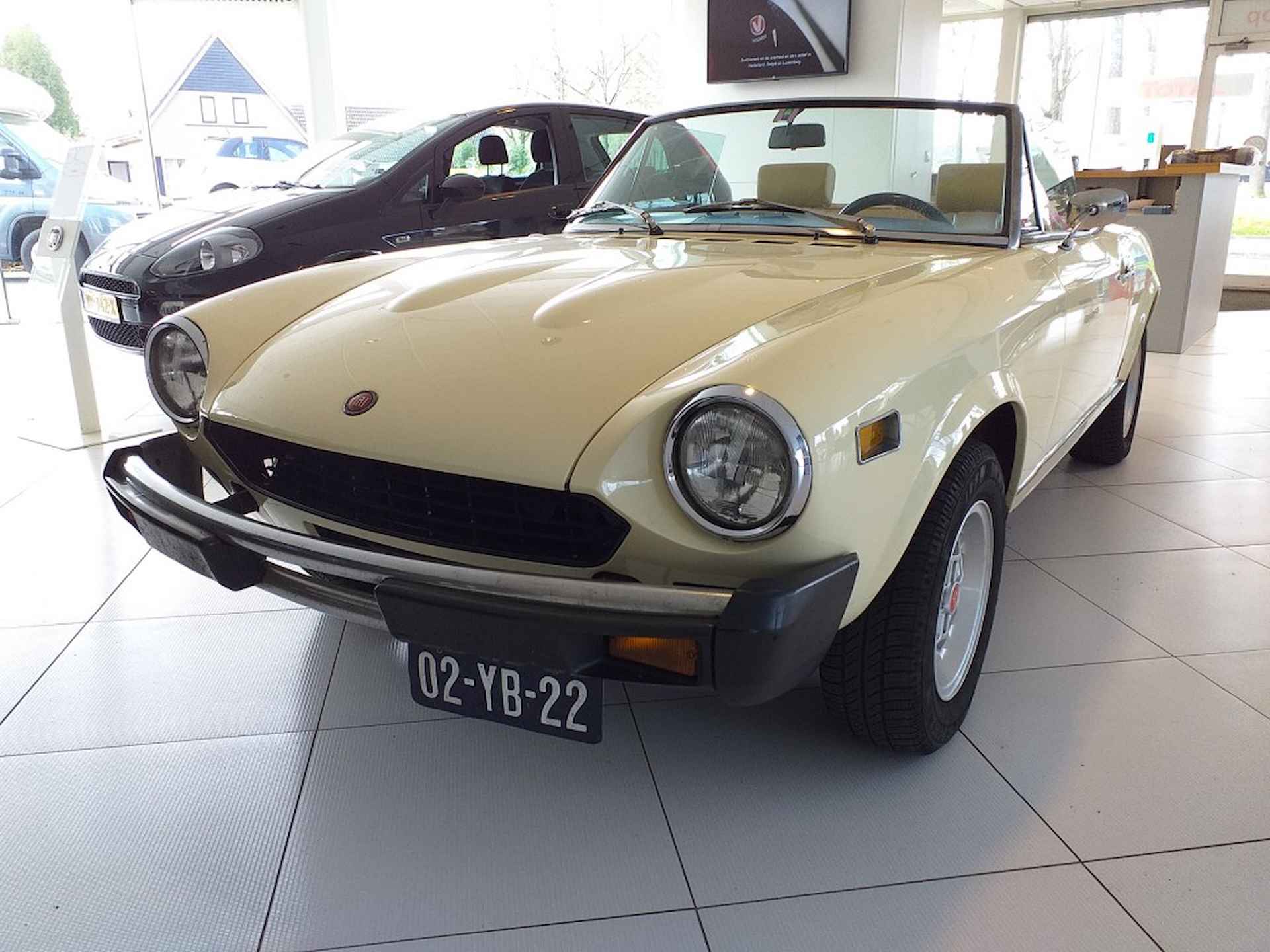 FIAT 124 Spider 1800 US - 2/16