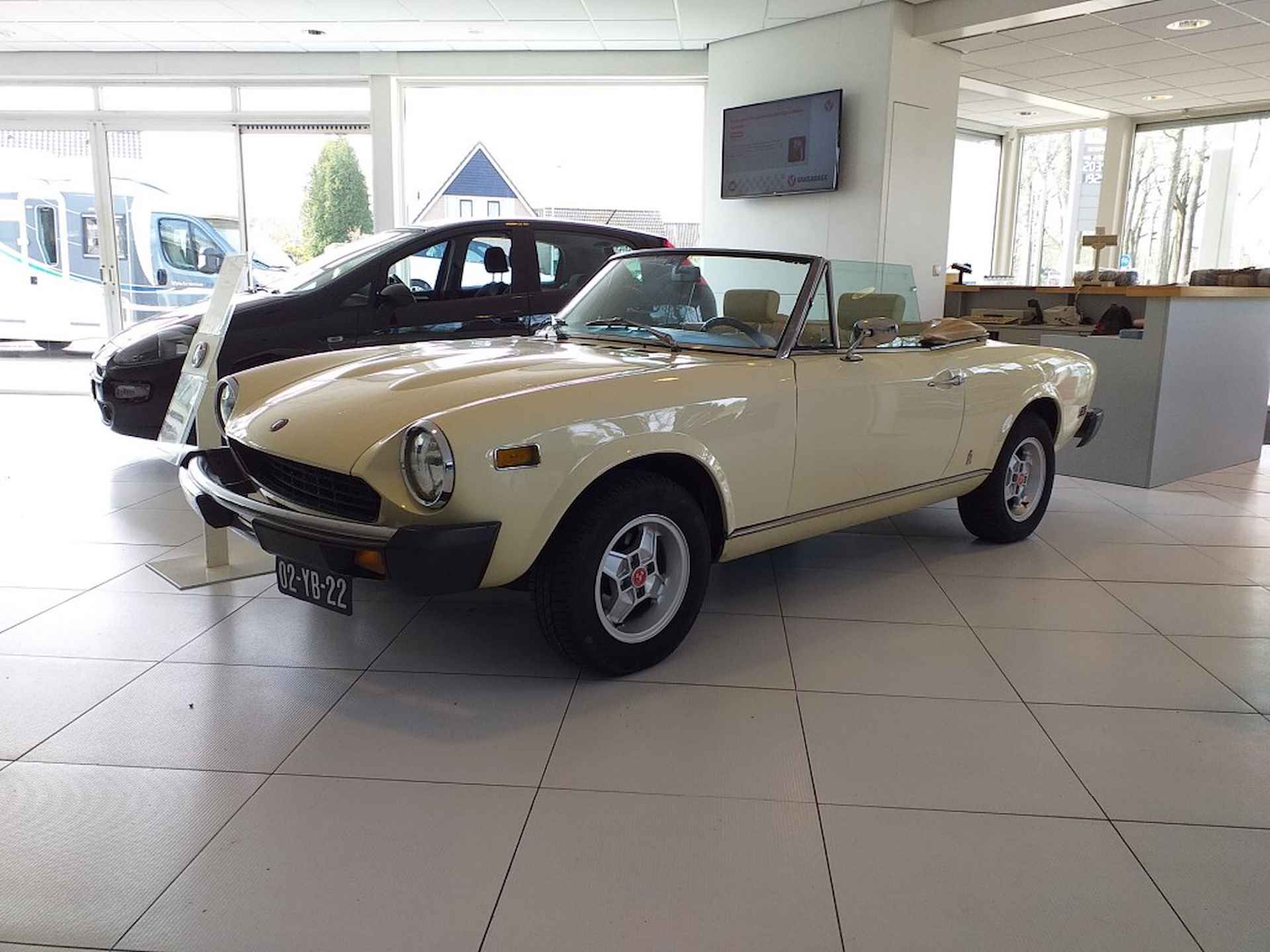 FIAT 124 Spider 1800 US - 3/16