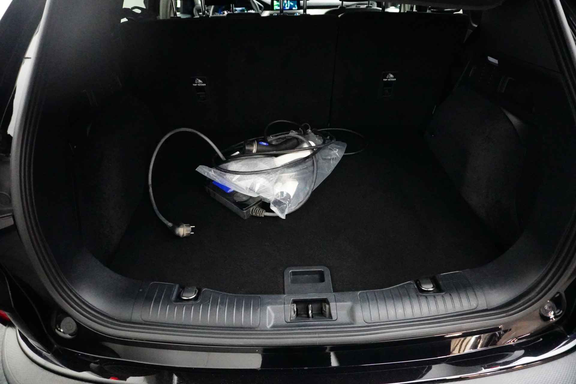 Ford Kuga 2.5 PHEV Titanium X | Camera | Head-Up | Dode hoek | Winterpakket! | Adaptieve Cruise | Clima | Navigatie | Stoel / stuurverwarming | Lichtmetaal | Bluetooth | getint glas | Leder/Stof - 26/29