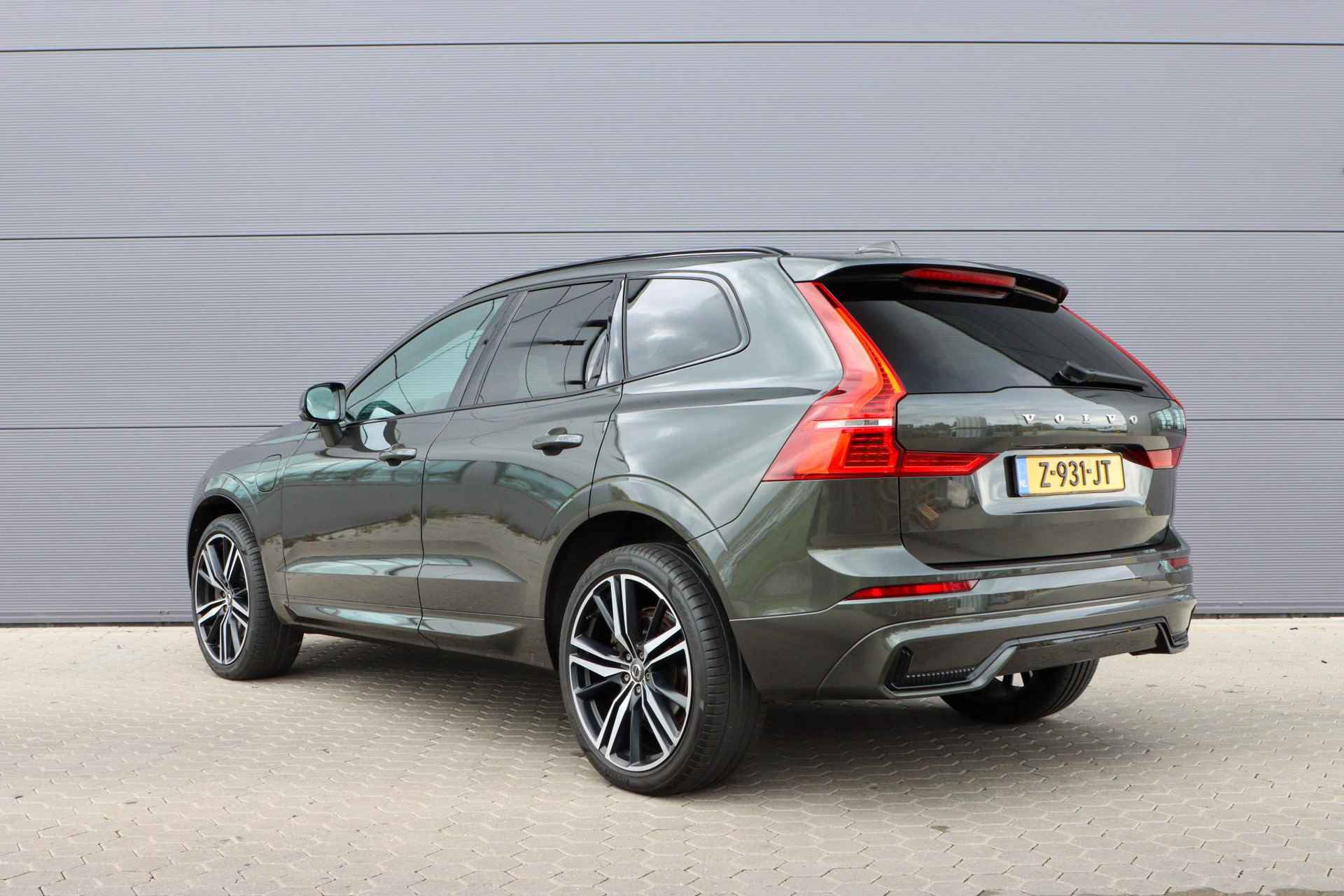 Volvo XC60 Recharge T8 AWD R-Design | PHEV | Facelift | Panoramadak | Trekhaak | Rijklaarprijs - incl.garantie - 21/52