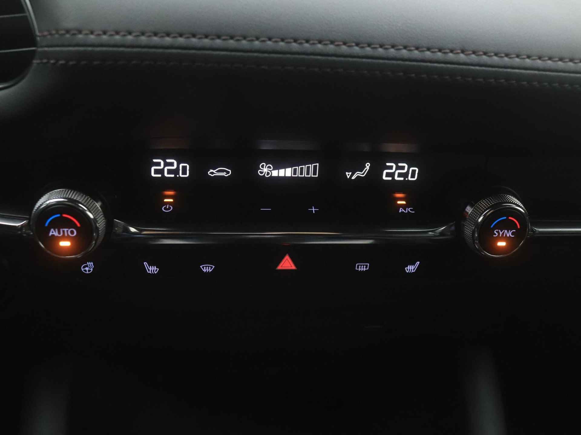 Mazda 3 2.0 SkyActiv-X Comfort met Bose/Leer pakket : dealer onderhouden - 37/50