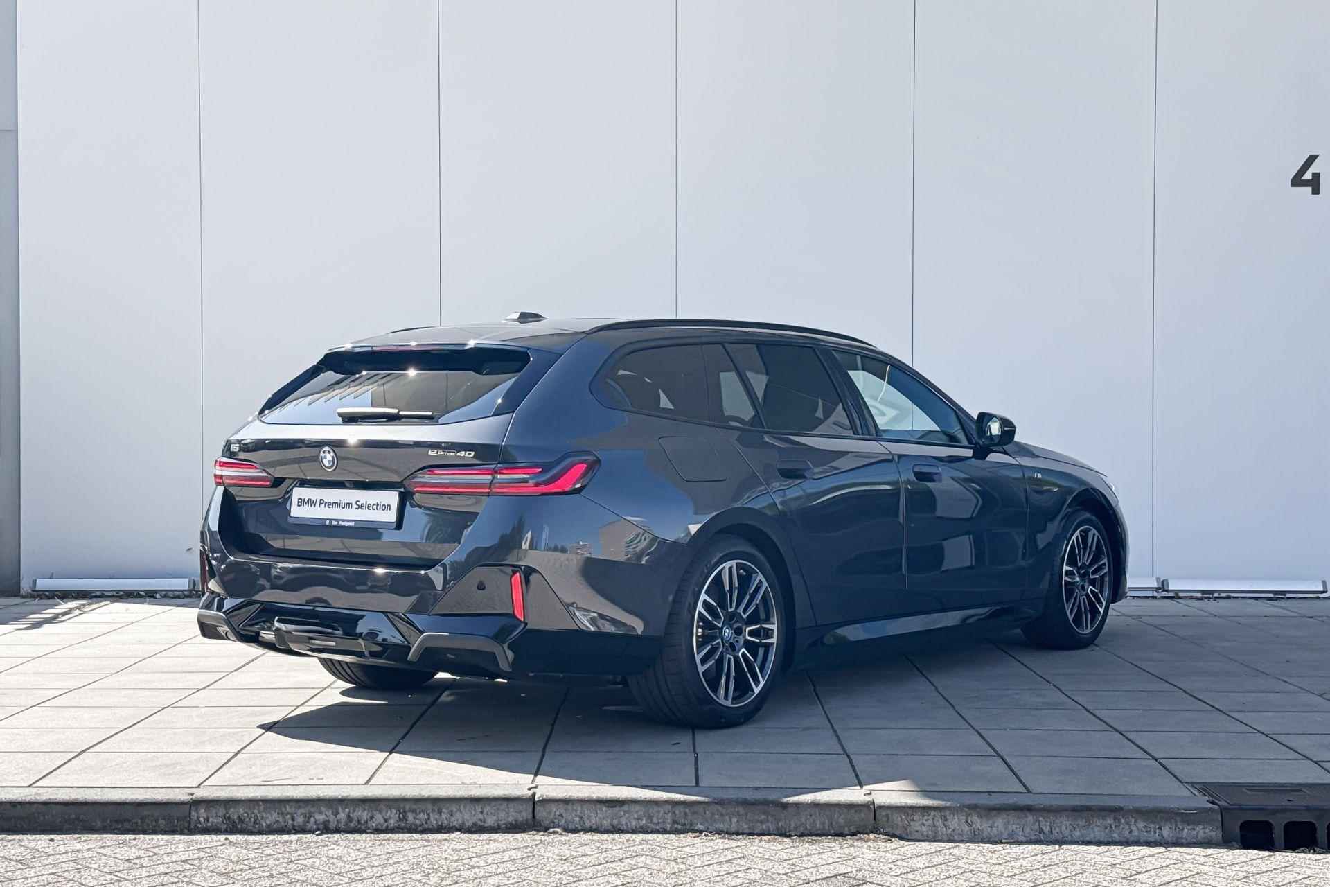 BMW i5 Touring eDrive40 M Sport Edition M-Sport / Driving Assistant Plus / Stoelventilatie / 19" / Elektrisch verstelbare stoelen / Harman Kardon Audio - 4/24