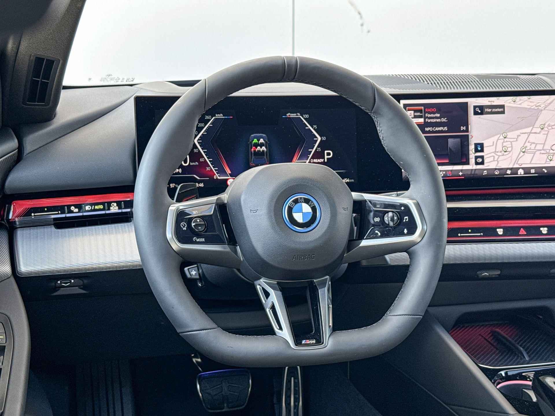 BMW i5 Touring eDrive40 M Sport Edition M-Sport / Driving Assistant Plus / Stoelventilatie / 19" / Elektrisch verstelbare stoelen / Harman Kardon Audio - 8/24