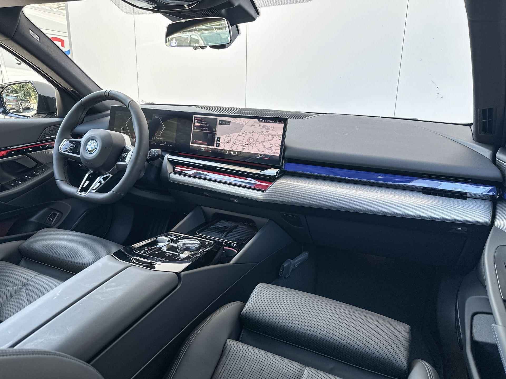 BMW i5 Touring eDrive40 M Sport Edition M-Sport / Driving Assistant Plus / Stoelventilatie / 19" / Elektrisch verstelbare stoelen / Harman Kardon Audio - 15/24