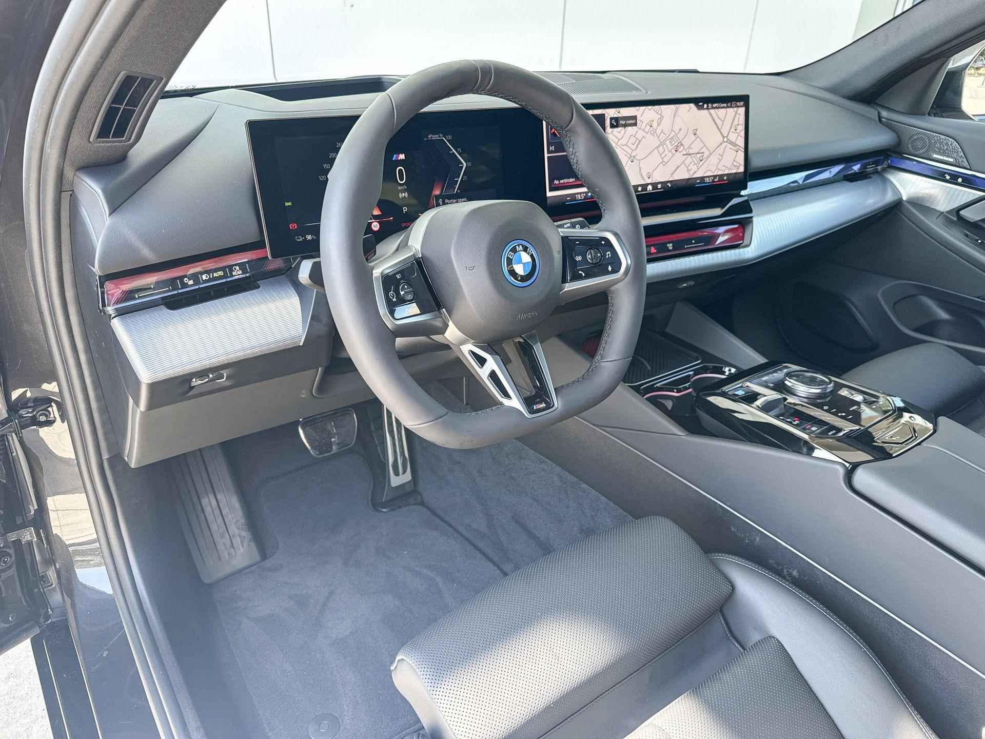 BMW i5 Touring eDrive40 M Sport Edition M-Sport / Driving Assistant Plus / Stoelventilatie / 19" / Elektrisch verstelbare stoelen / Harman Kardon Audio - 24/24