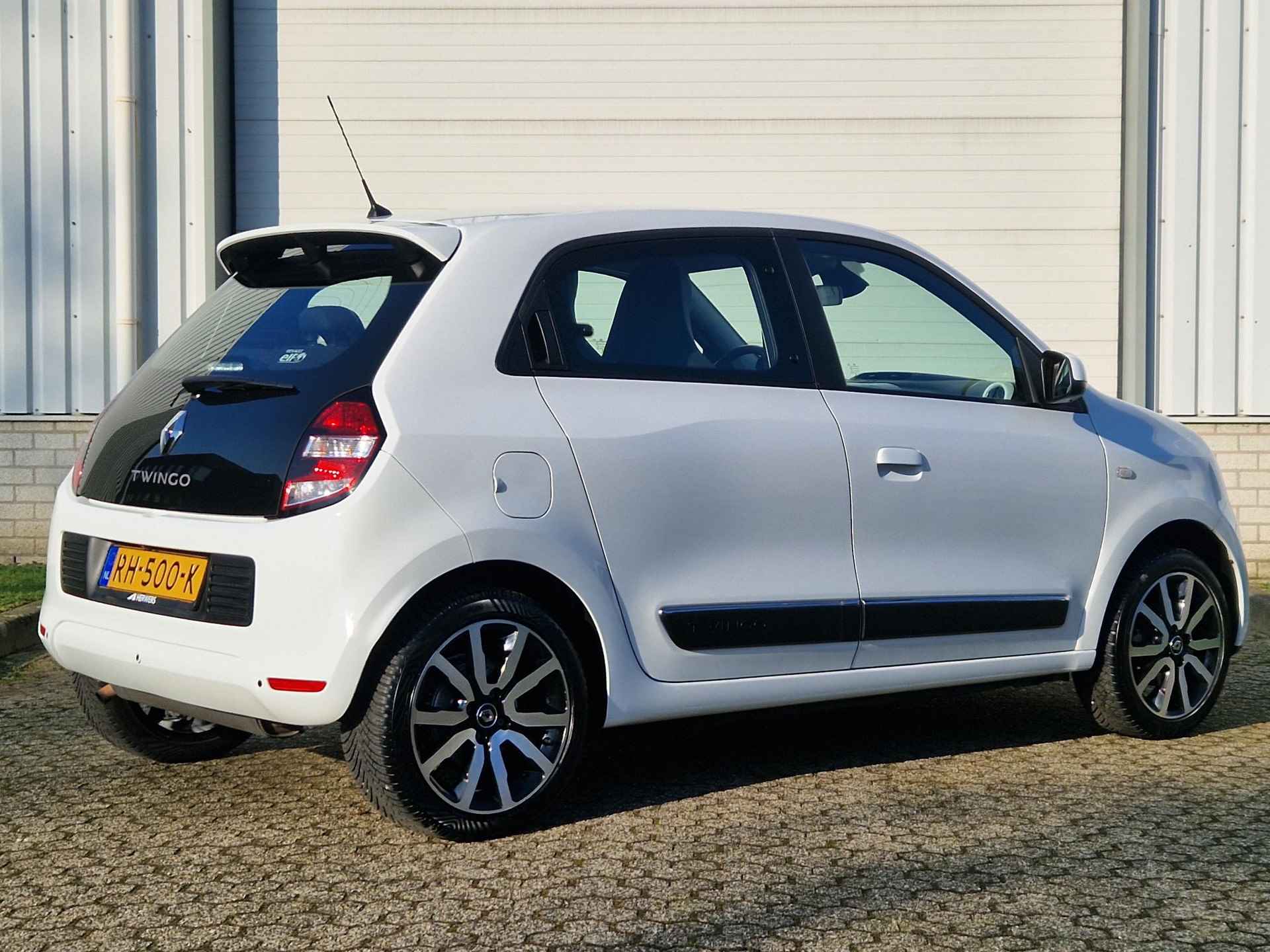 Renault Twingo 1.0 SCe Intens Automaat / Volledig Onderhouden / All Season Banden / Apple Carplay / Android Auto  / Navigatie / Achterruitrijcamera / 16" Lmv / - 3/35