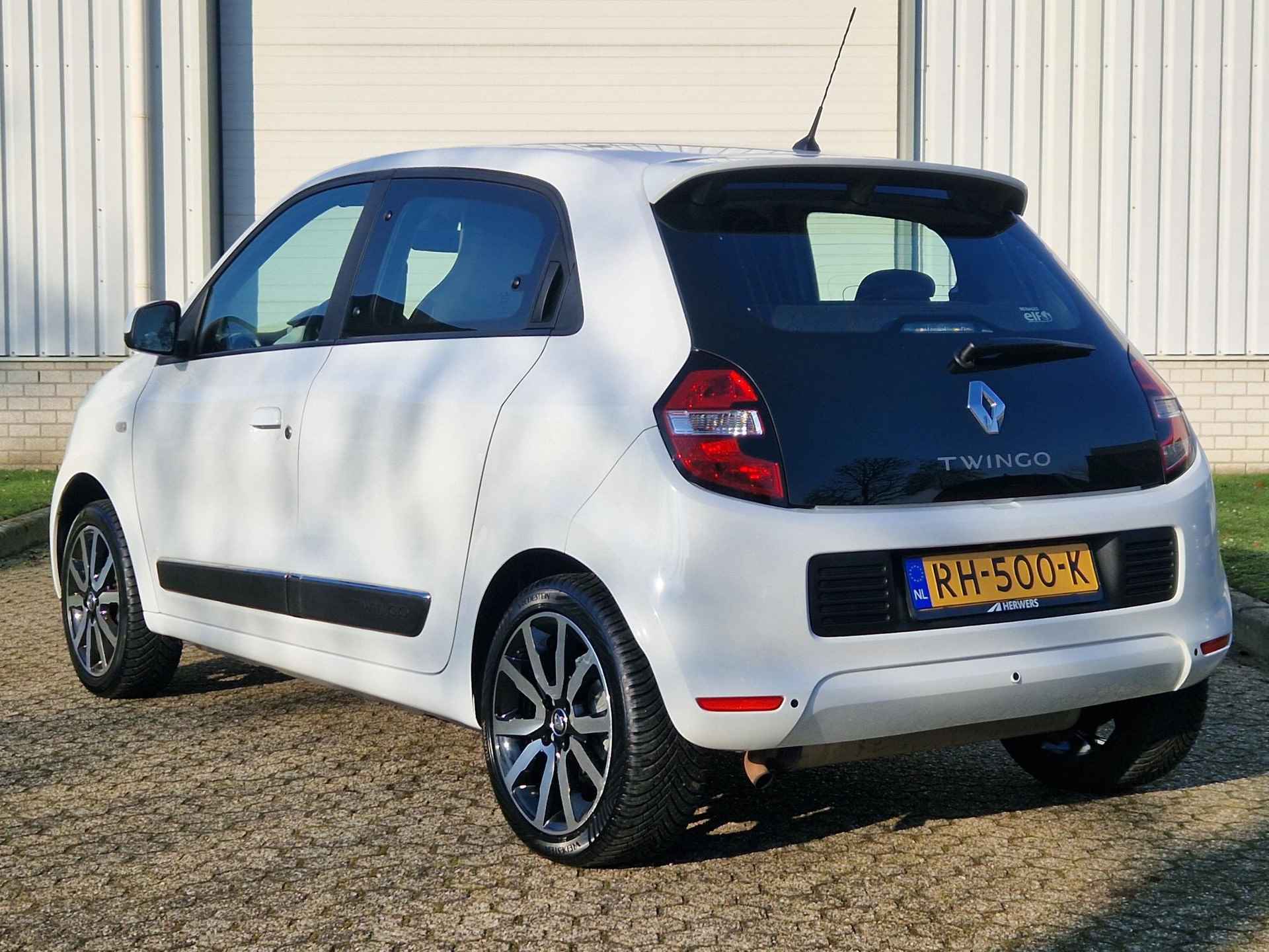 Renault Twingo 1.0 SCe Intens Automaat / Volledig Onderhouden / All Season Banden / Apple Carplay / Android Auto  / Navigatie / Achterruitrijcamera / 16" Lmv / - 17/35