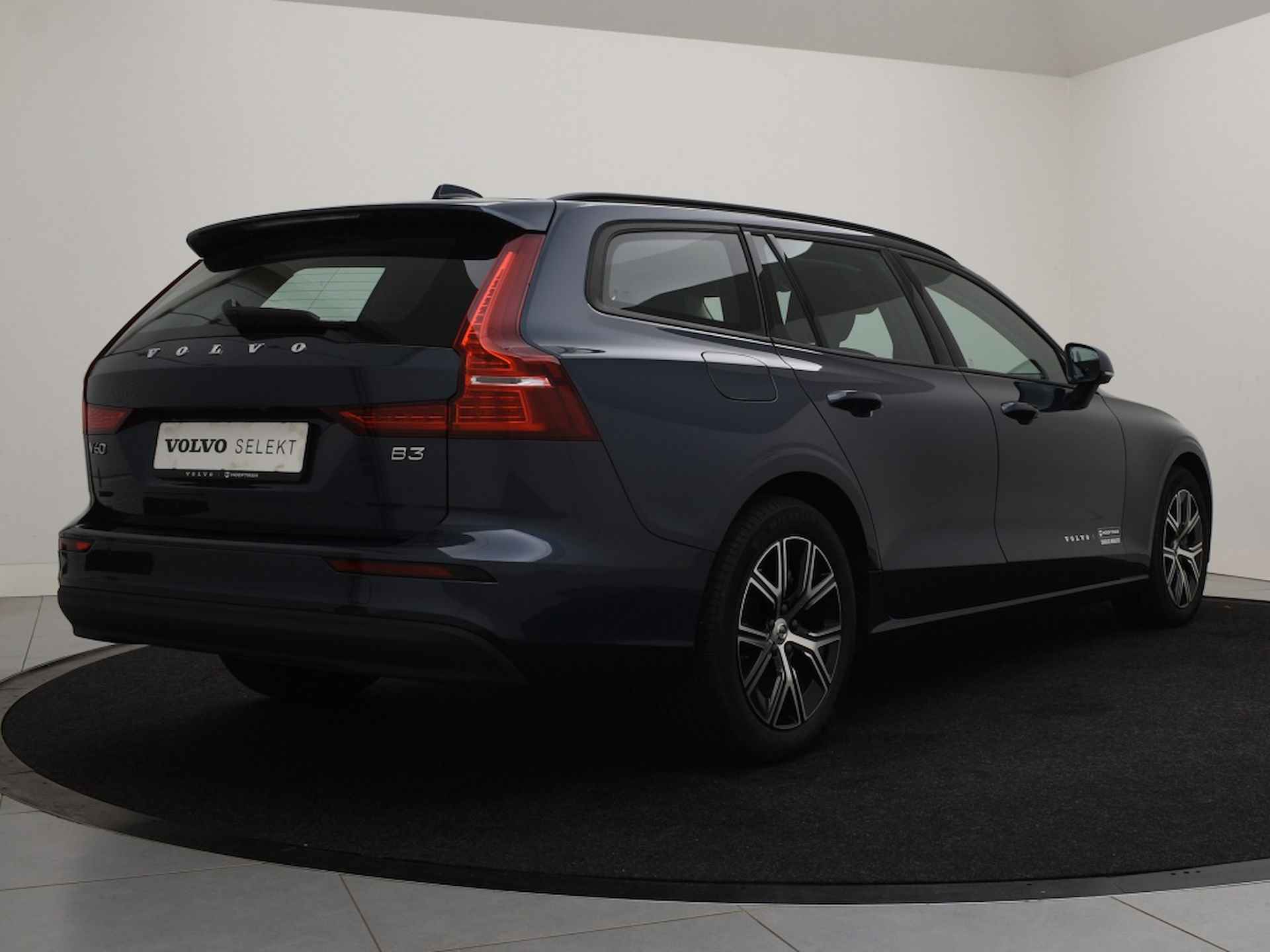 Volvo V60 B3 AUT(7) ESSENTIAL EDITION LEDER GOOGLE MAPS STOELVERWARMING AC - 3/35