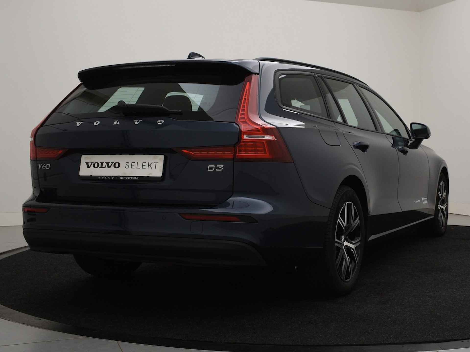 Volvo V60 B3 AUT(7) ESSENTIAL EDITION LEDER GOOGLE MAPS STOELVERWARMING AC - 4/35