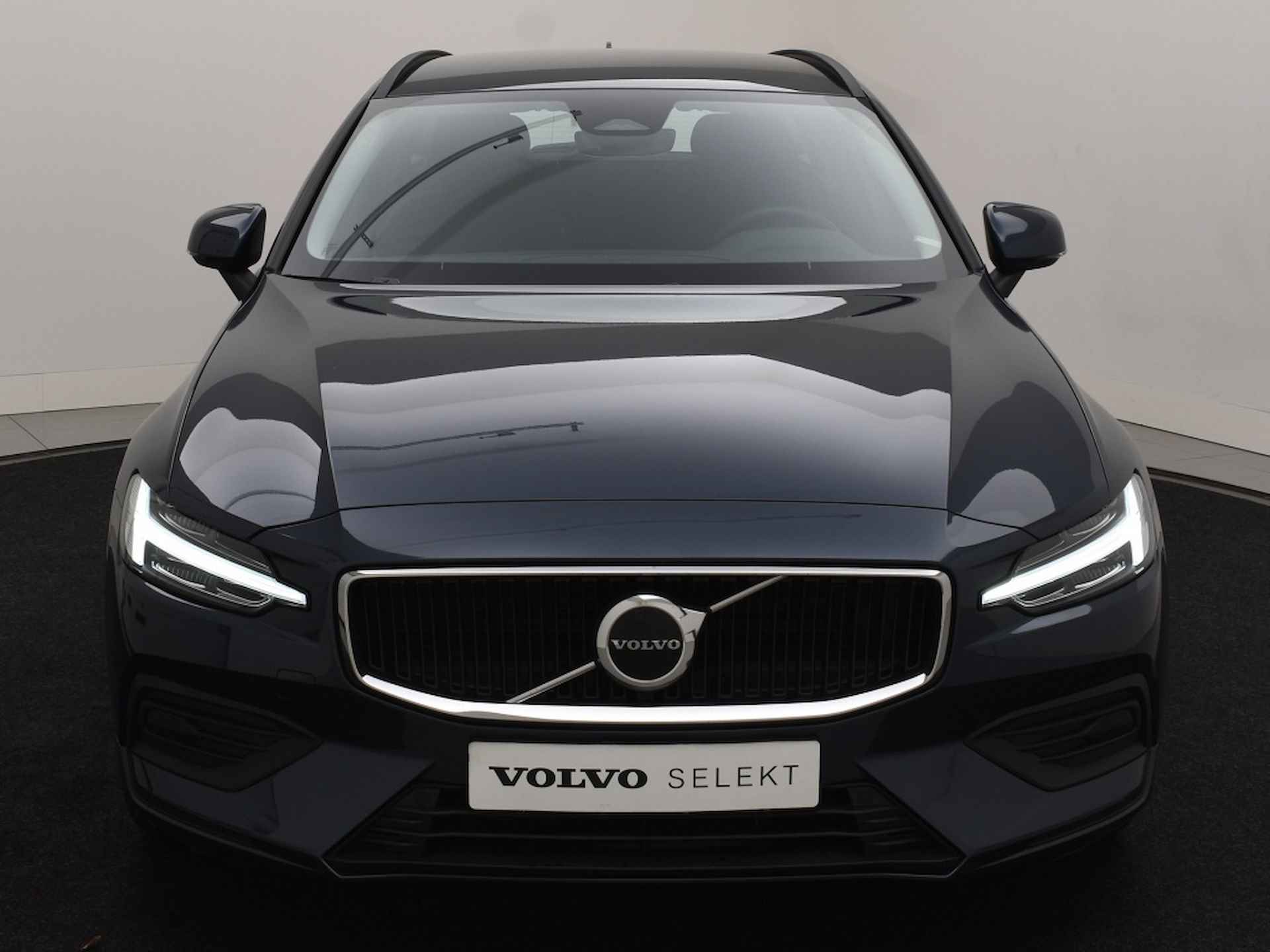 Volvo V60 B3 AUT(7) ESSENTIAL EDITION LEDER GOOGLE MAPS STOELVERWARMING AC - 6/35