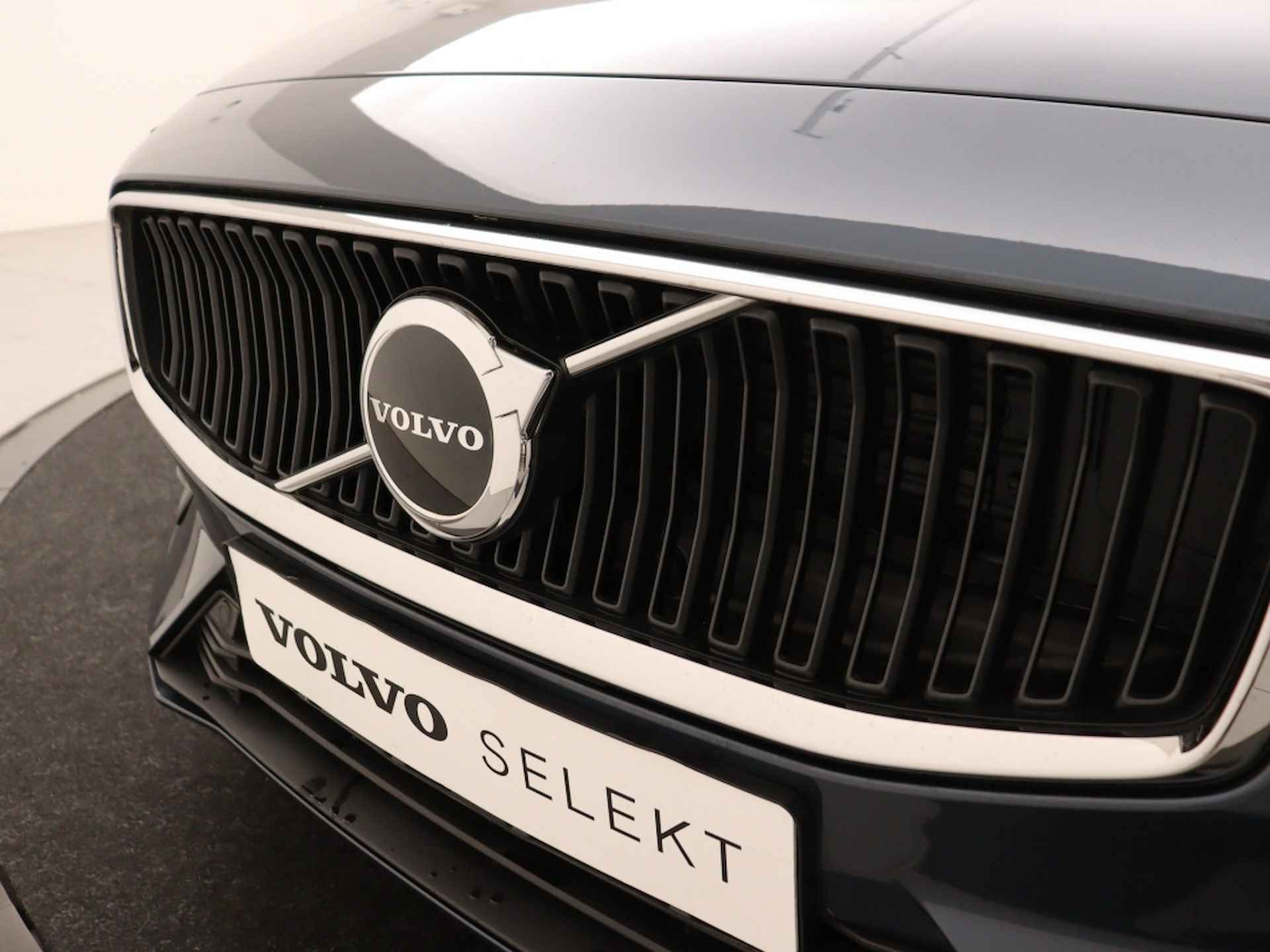 Volvo V60 B3 AUT(7) ESSENTIAL EDITION LEDER GOOGLE MAPS STOELVERWARMING AC - 7/35