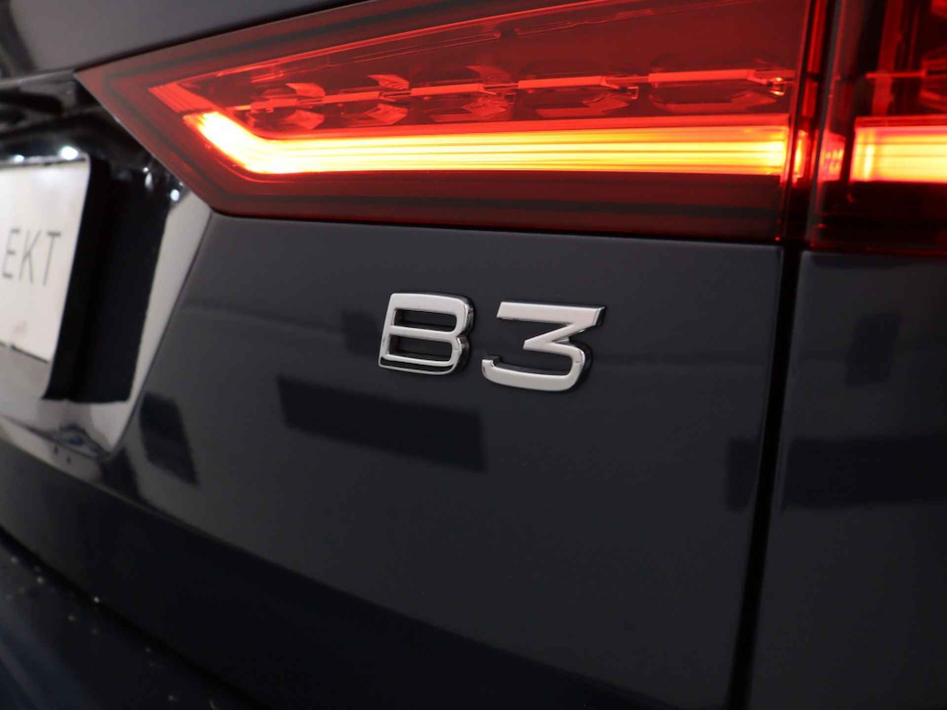 Volvo V60 B3 AUT(7) ESSENTIAL EDITION LEDER GOOGLE MAPS STOELVERWARMING AC - 31/35