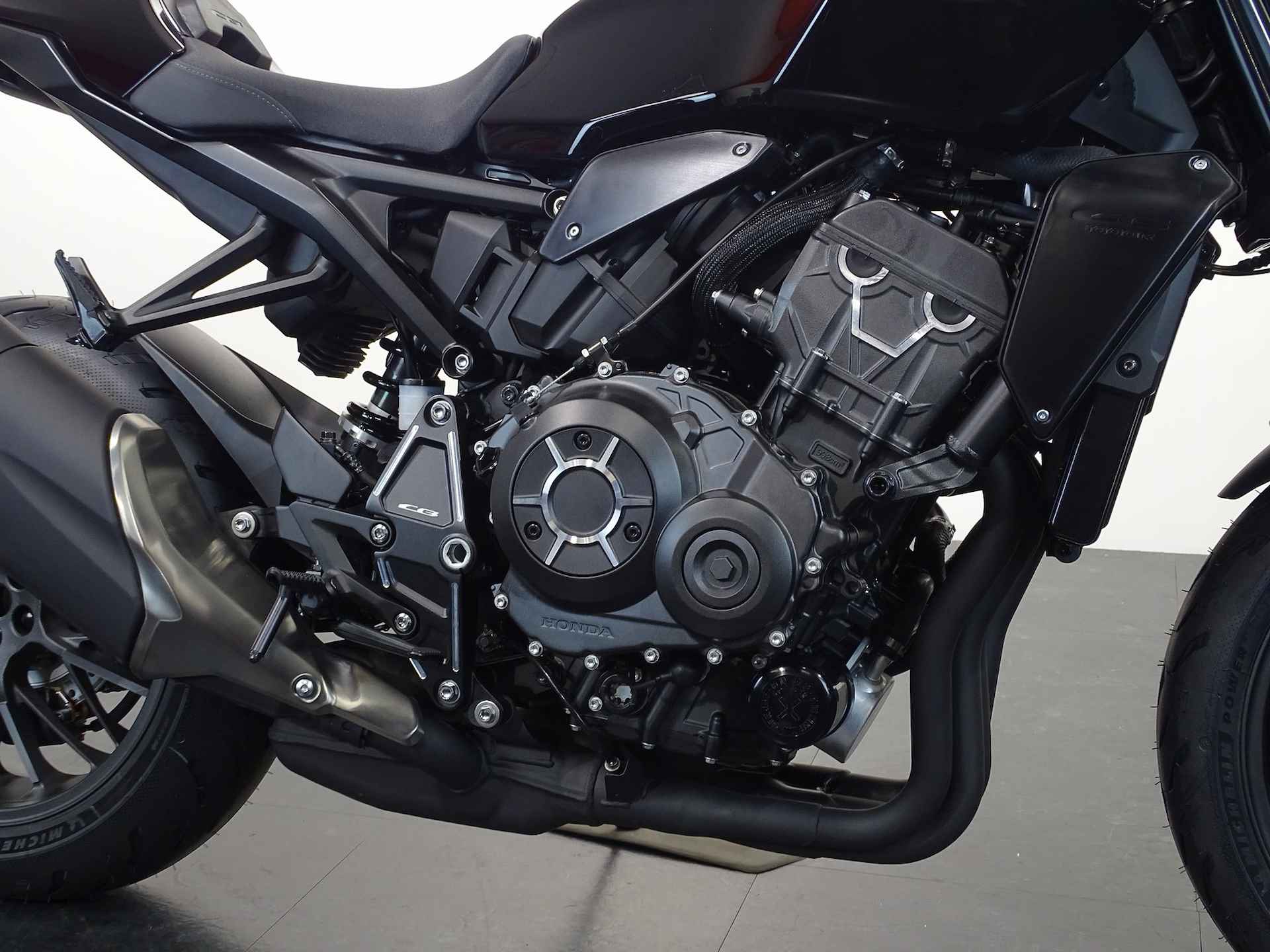 Honda CB 1000 R+ ABS - 4/12