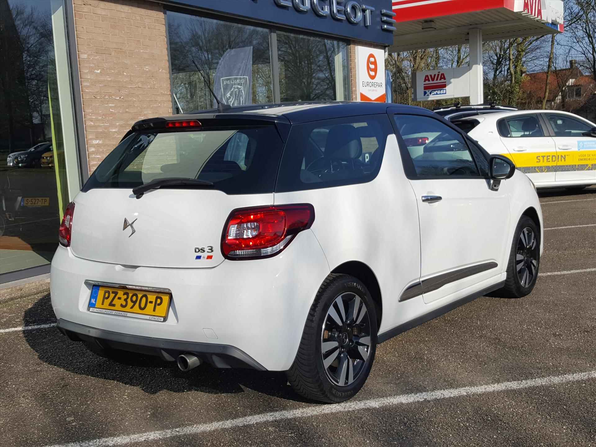 Ds Ds 3 SO SHIC 1.2 PureTech-110pk Navigatie | Cruise & Climate control | Achteruitrijcamera | Parkeersensoren | Bluetooth | LM-velgen | Zwart dak - 4/43