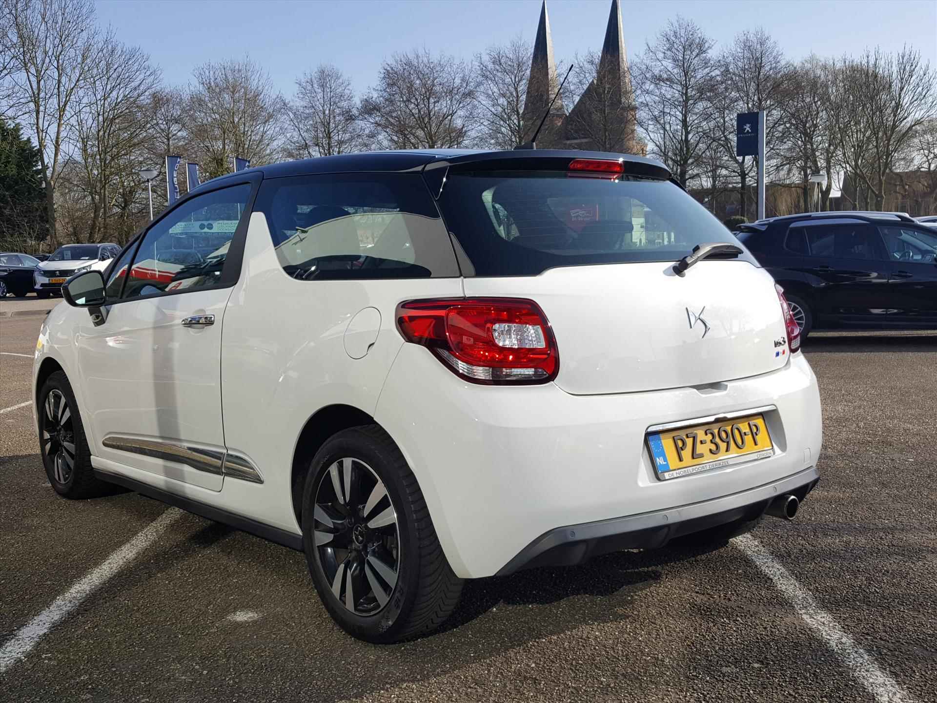 Ds Ds 3 SO SHIC 1.2 PureTech-110pk Navigatie | Cruise & Climate control | Achteruitrijcamera | Parkeersensoren | Bluetooth | LM-velgen | Zwart dak - 8/43